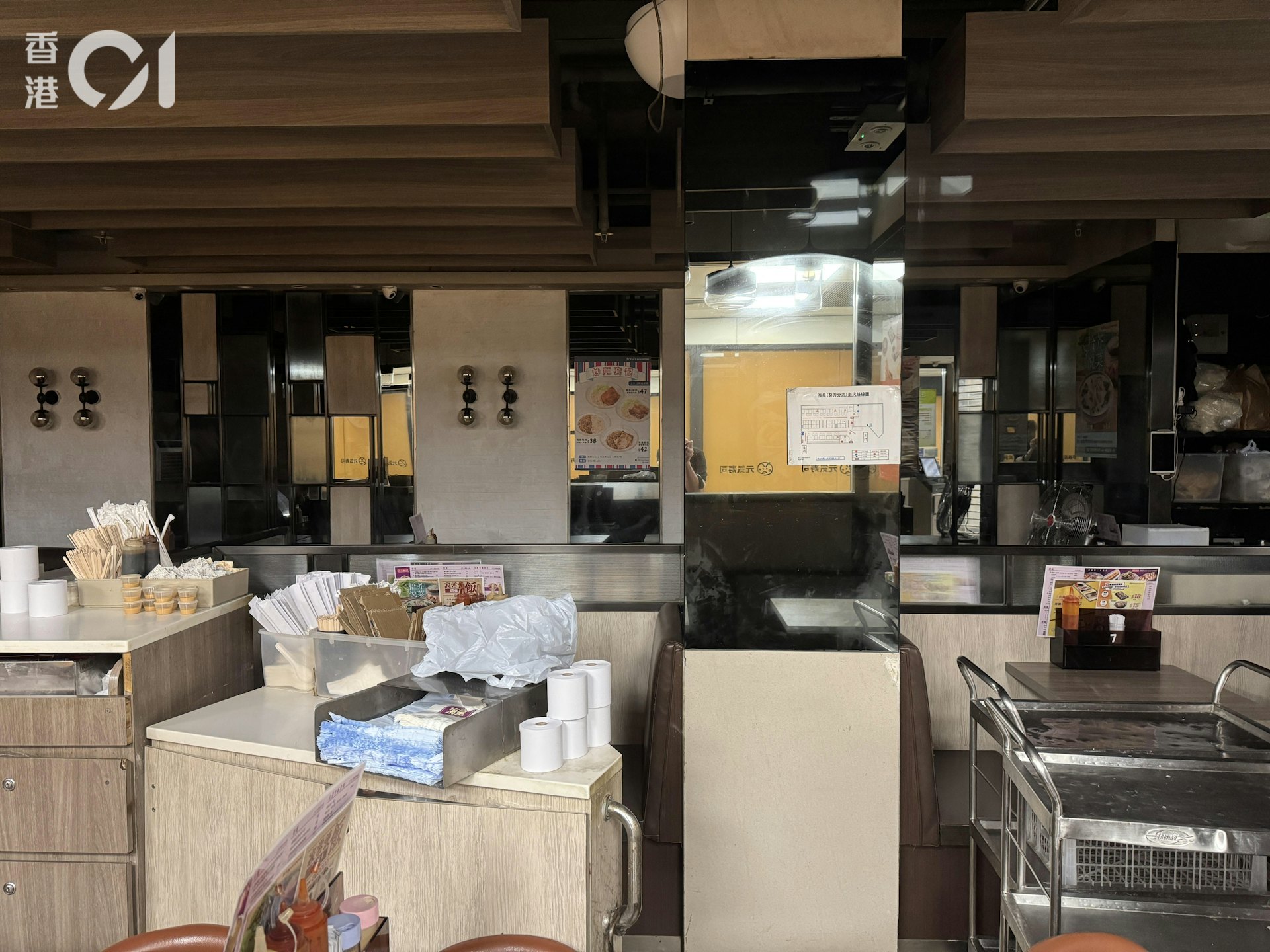 海皇粥店葵芳好爵中心分店,在周四(8日)未有開舖。(香港01相片) 海皇粥店葵芳好爵中心分店,在周四(8日)未有開舖。(香港01相片)