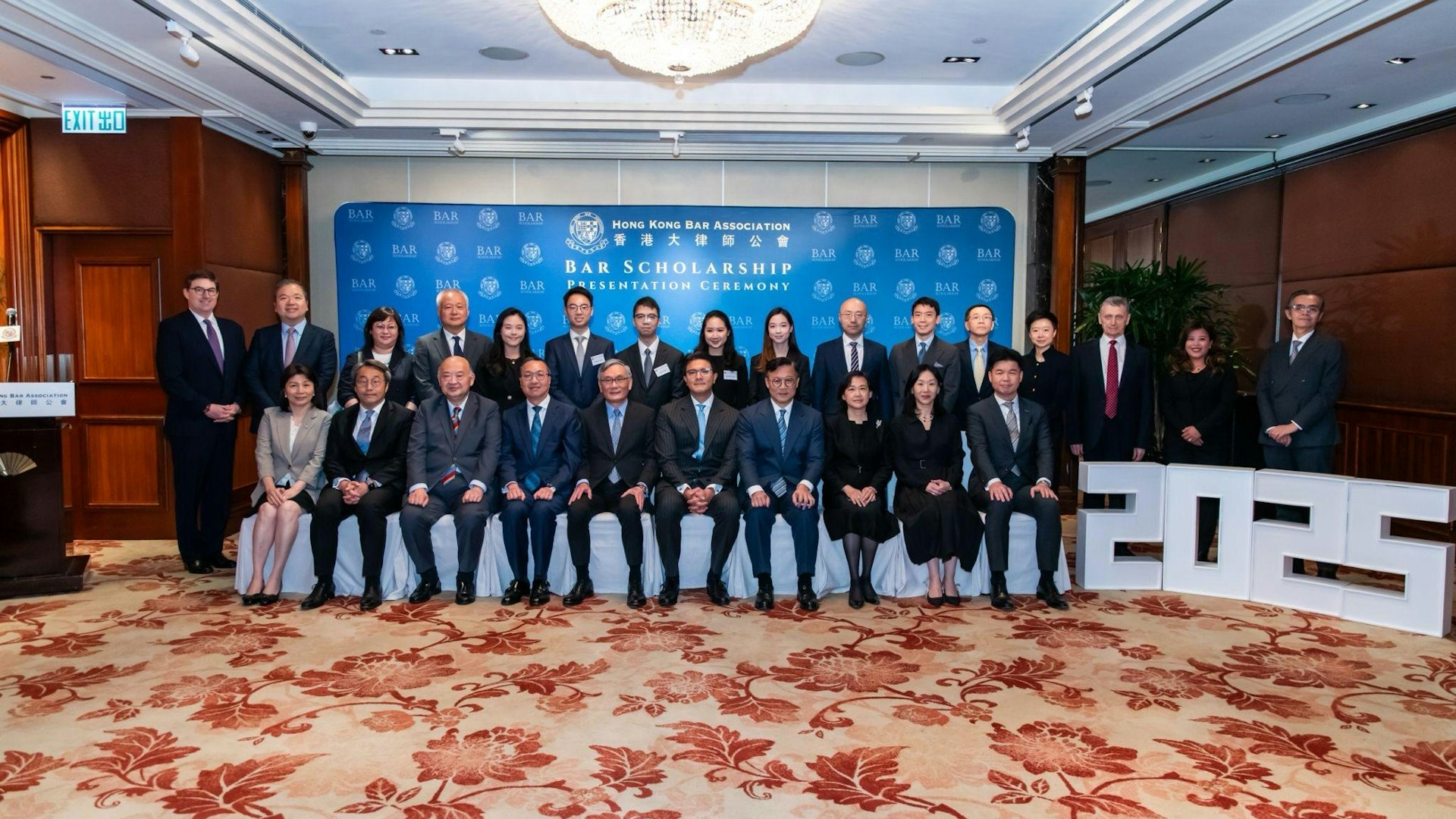 五名實習大狀獲大律師公會獎學金 毛樂禮寄語傳承維護法治 五名實習大狀獲大律師公會獎學金 毛樂禮寄語傳承維護法治