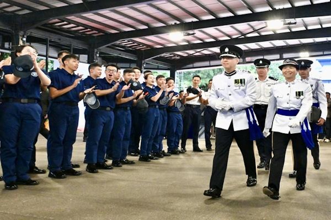 警務處去年跟專上院校合作,推出「學警預備訓練課程」,警務處處長周一鳴早前出席首屆畢業學員會操。(香港警察Facebook) 警務處去年跟專上院校合作,推出「學警預備訓練課程」,警務處處長周一鳴早前出席首屆畢業學員會操。(香港警察Facebook)