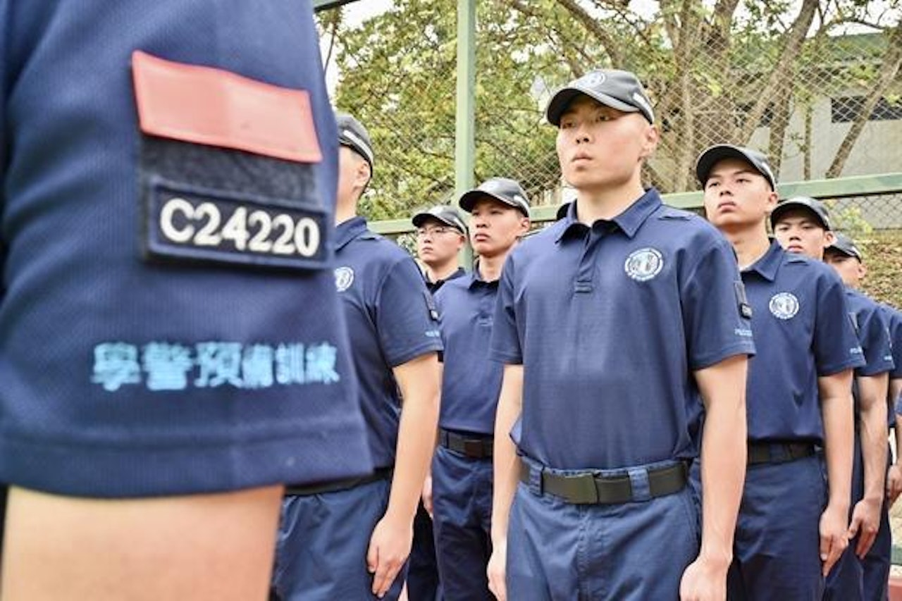 在港出生的27歲韓國籍學員朴慧遵自願在韓國服兵役,完成後返港報讀學警預備訓練課程。(香港警察Facebook) 在港出生的27歲韓國籍學員朴慧遵自願在韓國服兵役,完成後返港報讀學警預備訓練課程。(香港警察Facebook)