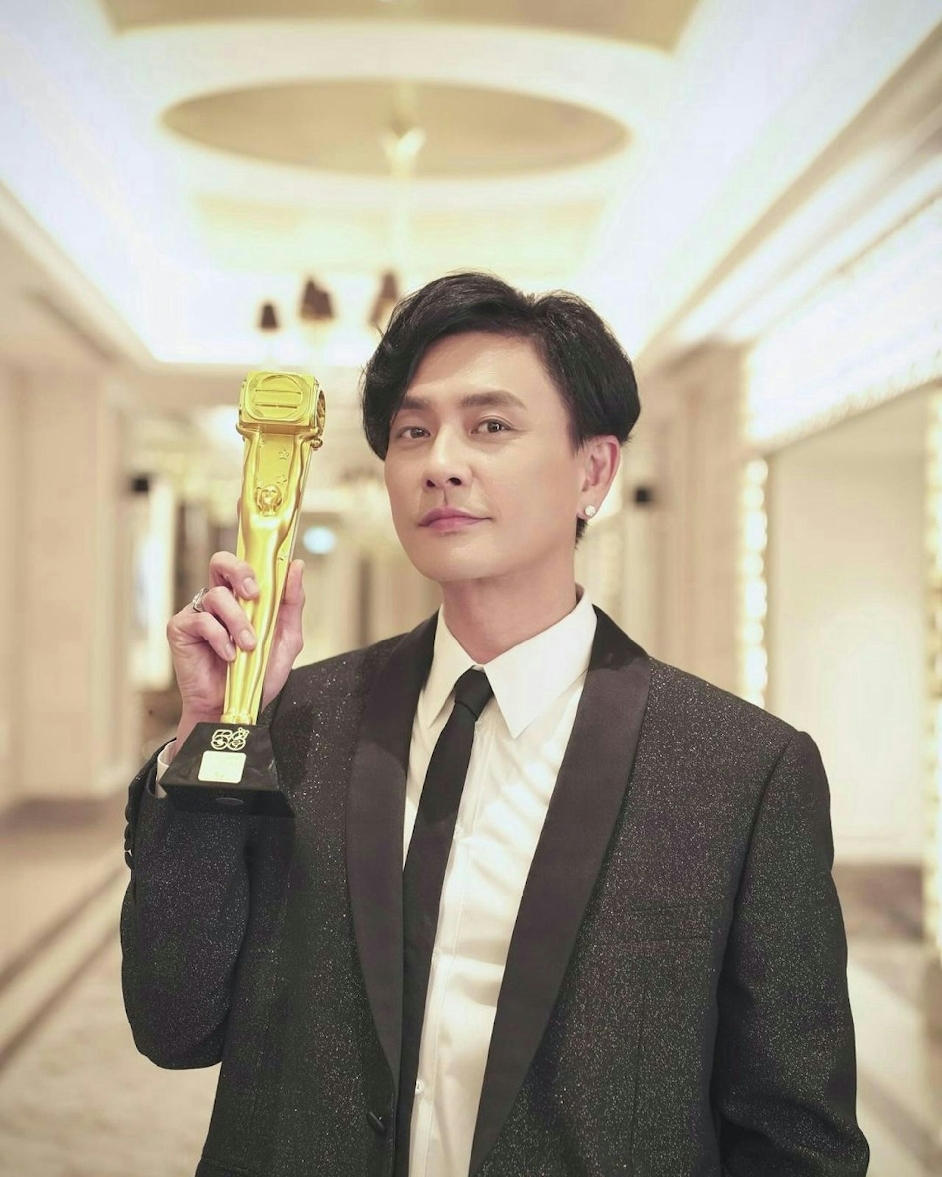 Bosco在《萬千星輝頒獎典禮2023》中擊敗一眾強敵,勇奪「大灣區最喜愛TVB男主角」,榮膺「大灣區視帝」。(IG@boscomine) Bosco在《萬千星輝頒獎典禮2023》中擊敗一眾強敵,勇奪「大灣區最喜愛TVB男主角」,榮膺「大灣區視帝」。(IG@boscomine)