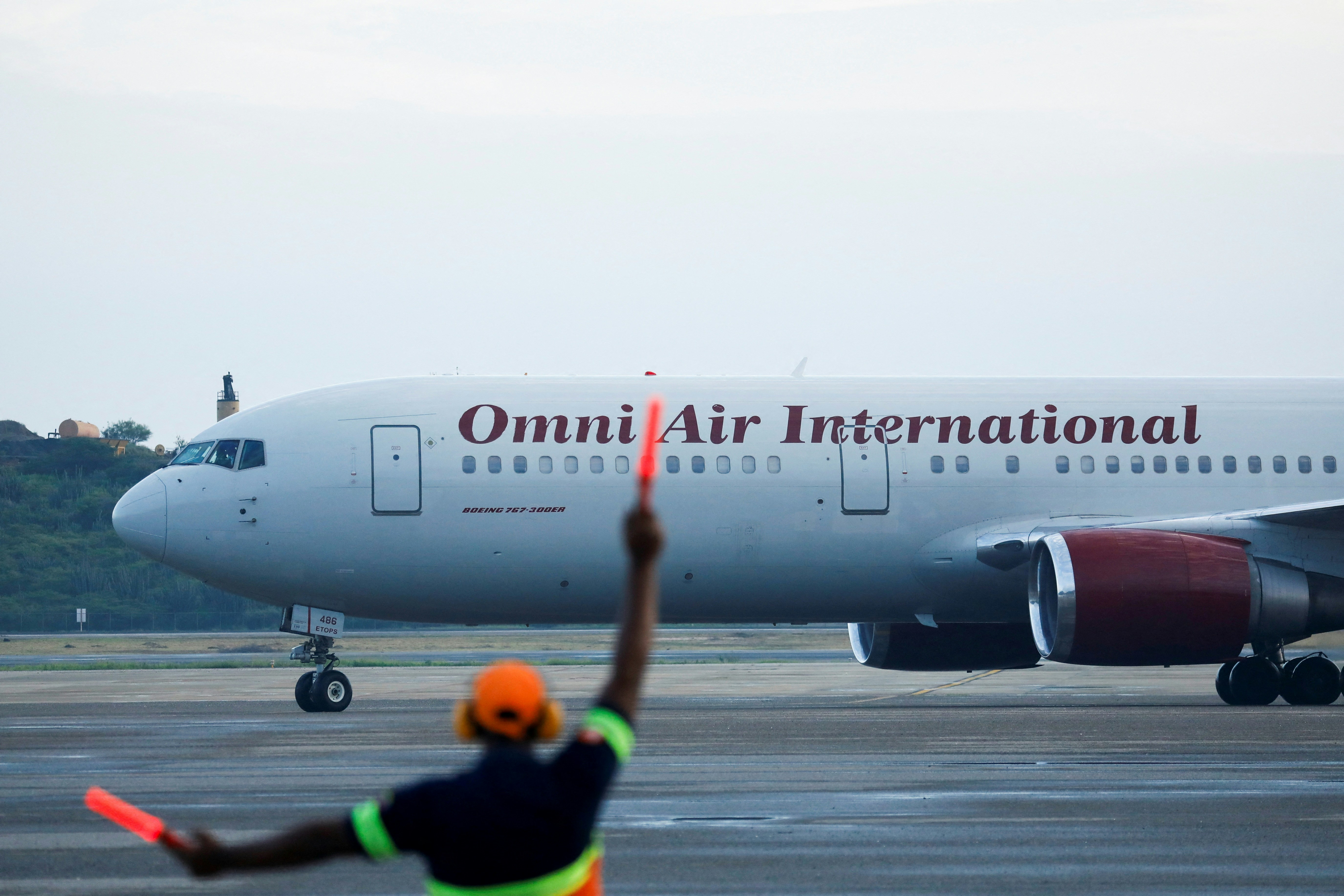 2025年5月9日,委內瑞拉加拉加斯,圖為一架載有委內瑞拉移民的航班由美國飛抵加拉加斯。(Reuters)