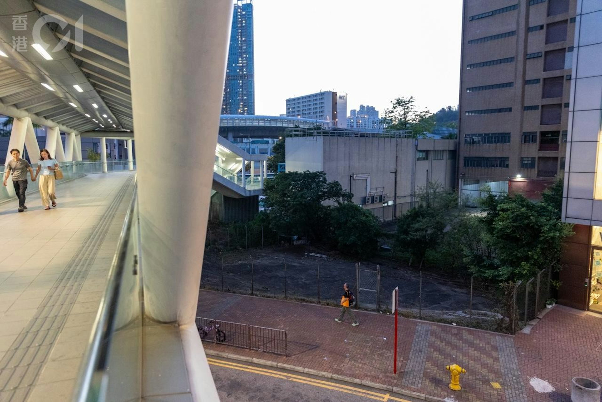 「同路舍」早前向地政總署申請,在長沙灣深旺道與深盛路交界,以短期租約形式在一幅400平方米地營運無家者宿舍。九龍西地政處已拒絕該申請。(梁鵬威攝) 「同路舍」早前向地政總署申請,在長沙灣深旺道與深盛路交界,以短期租約形式在一幅400平方米地營運無家者宿舍。九龍西地政處已拒絕該申請。(梁鵬威攝)