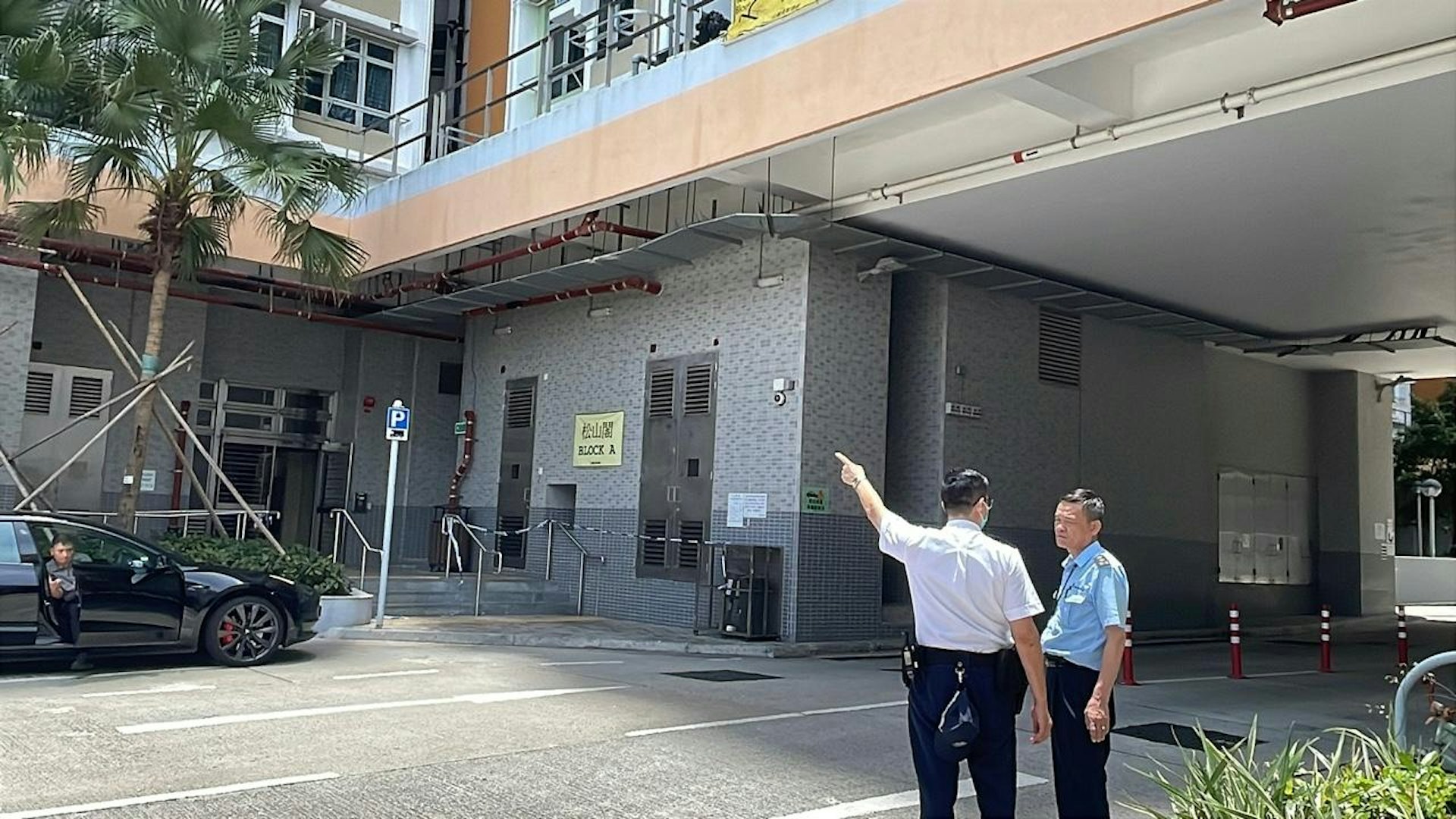 警方在松山閣調查。(鄭嘉惠攝) 警方在松山閣調查。(鄭嘉惠攝)
