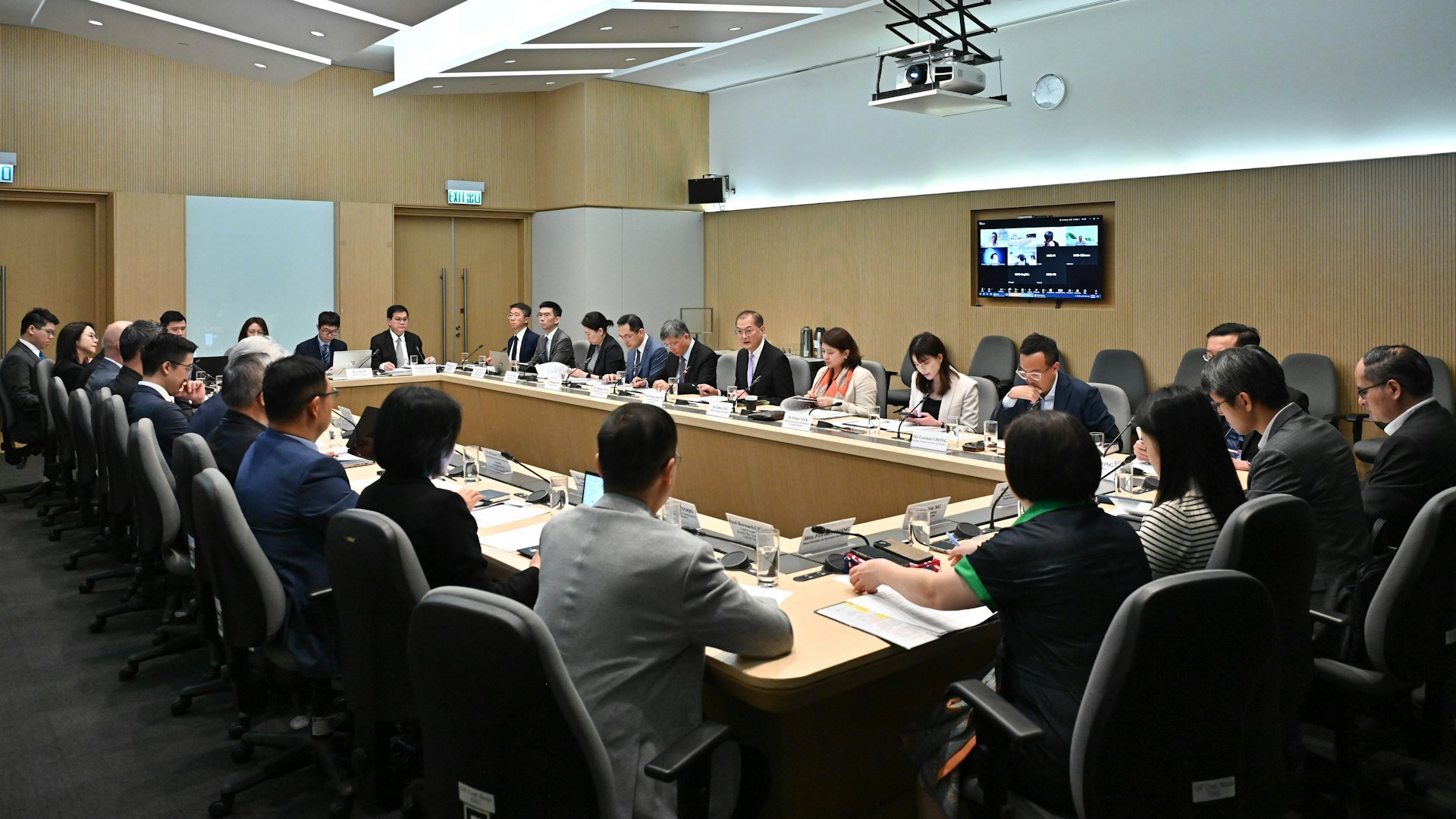5月16日,醫務衞生局局長盧寵茂主持醫療創新發展諮詢委員會第一次會議,聽取委員就成立香港藥物及醫療器械監督管理中心及真實世界研究及應用中心的真知灼見。(政府新聞處) 5月16日,醫務衞生局局長盧寵茂主持醫療創新發展諮詢委員會第一次會議,聽取委員就成立香港藥物及醫療器械監督管理中心及真實世界研究及應用中心的真知灼見。(政府新聞處)