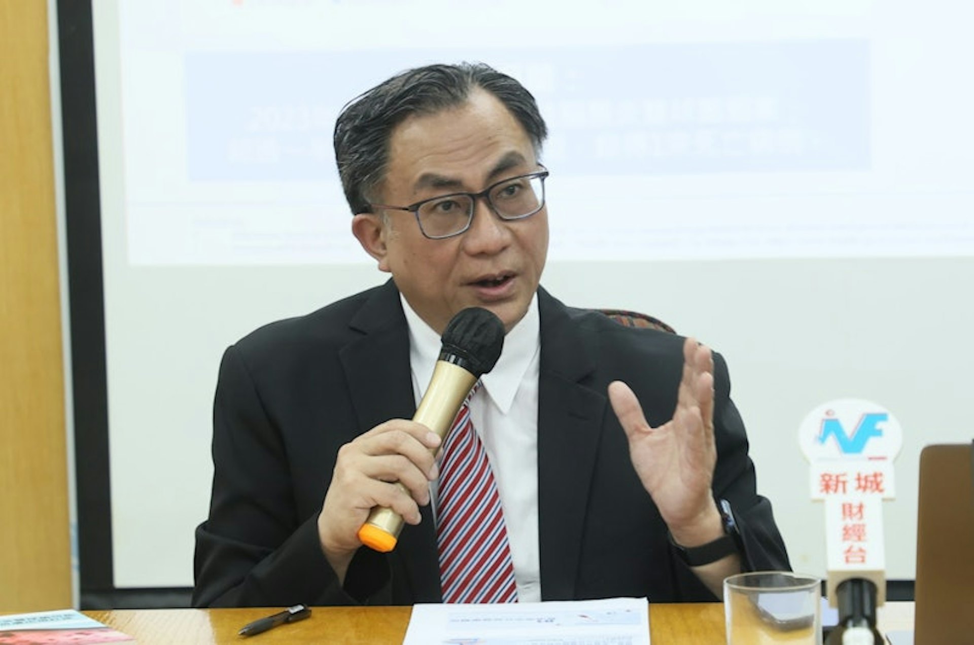 關日華呼籲家長不要輕視兒童感染情況,並建議帶小朋友接種新冠疫苗。(資料圖片) 關日華呼籲家長不要輕視兒童感染情況,並建議帶小朋友接種新冠疫苗。(資料圖片)