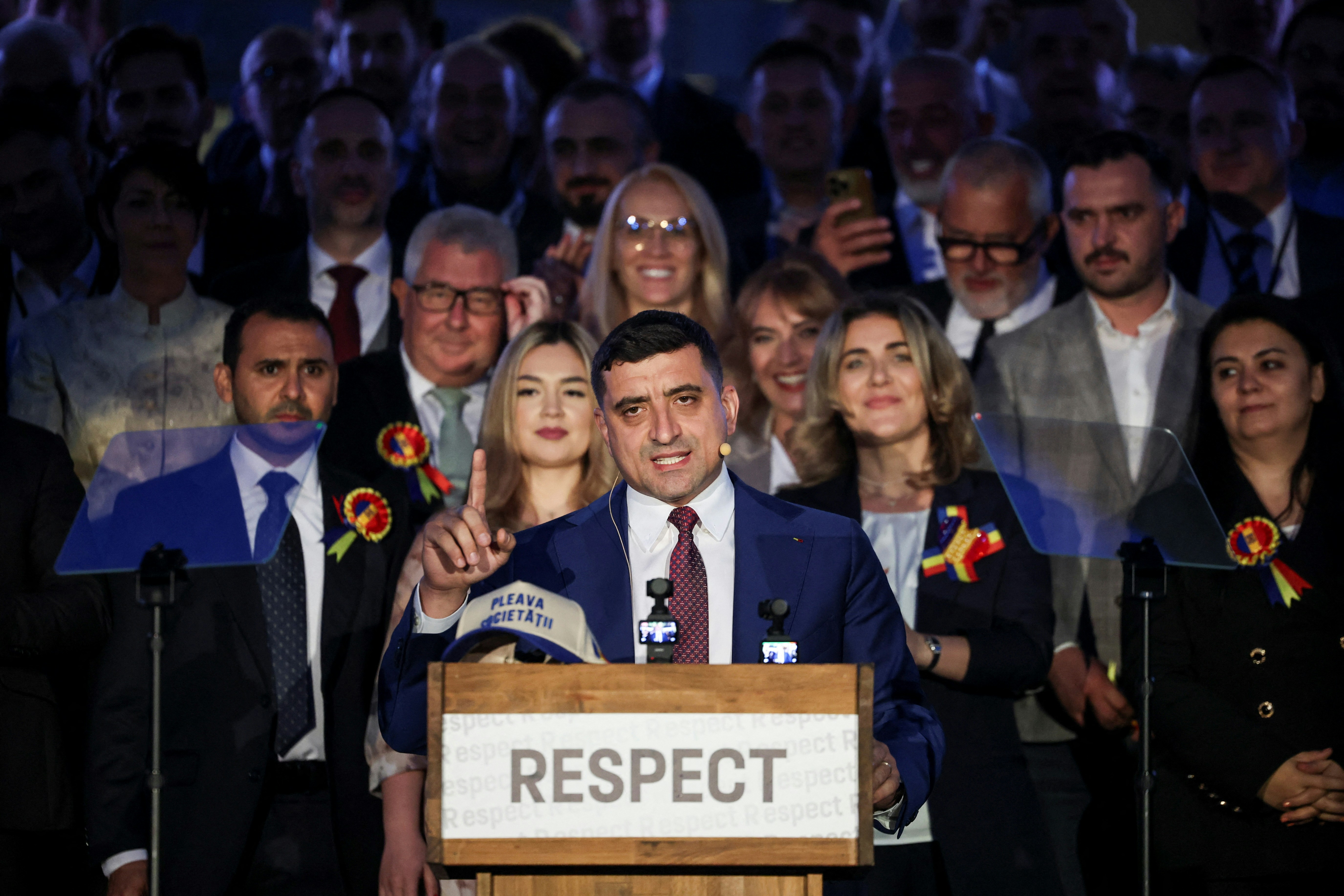 羅馬尼亞總統次輪選舉｜中間派候選人當選馮德萊恩致賀