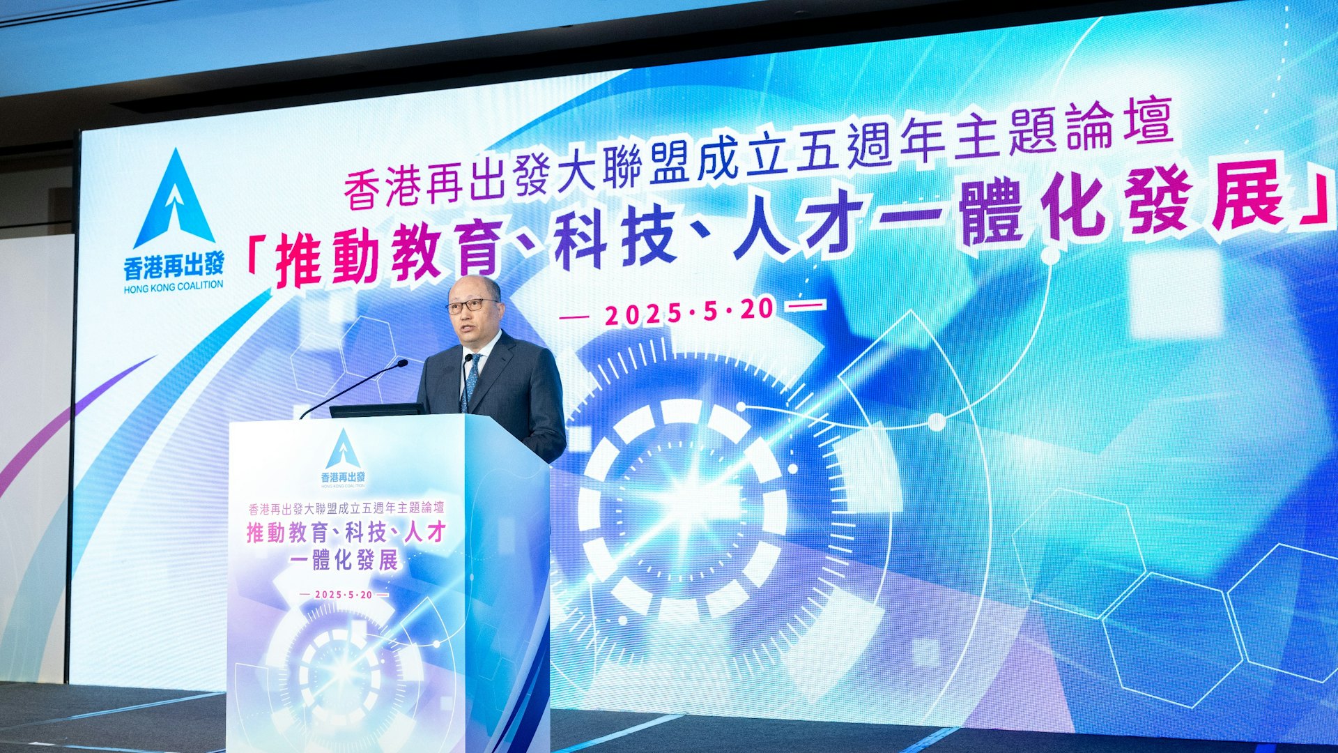 中聯辦鄭雁雄評貿易戰局勢:中國認真掂、東升好明顯、香港最安全 中聯辦鄭雁雄評貿易戰局勢:中國認真掂、東升好明顯、香港最安全