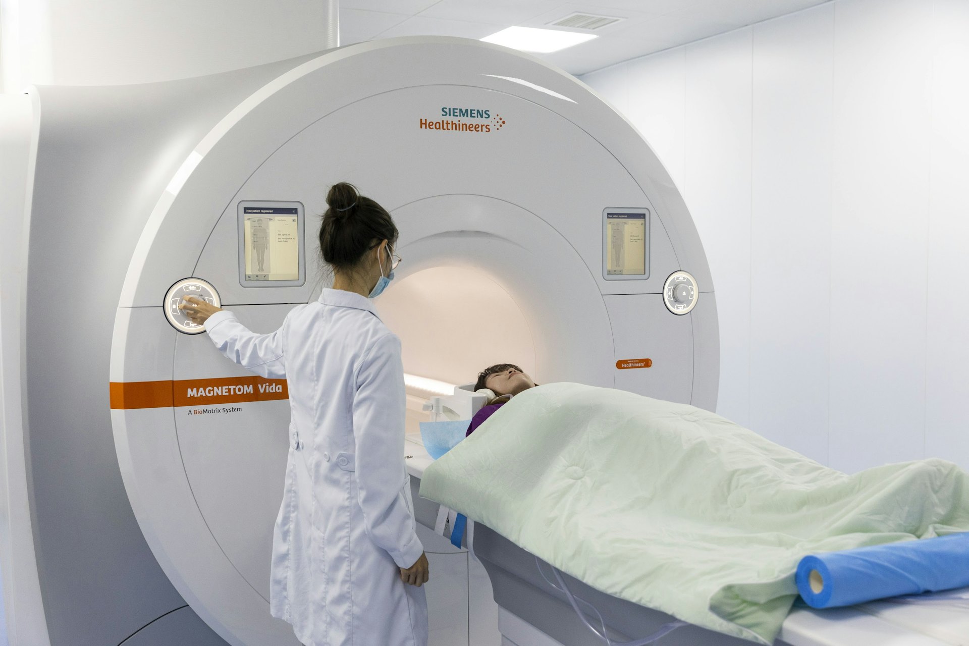 深圳希華愛康健醫院使用最尖端的3.0T磁共振造影系統Siemens MAGNETOM Vida。