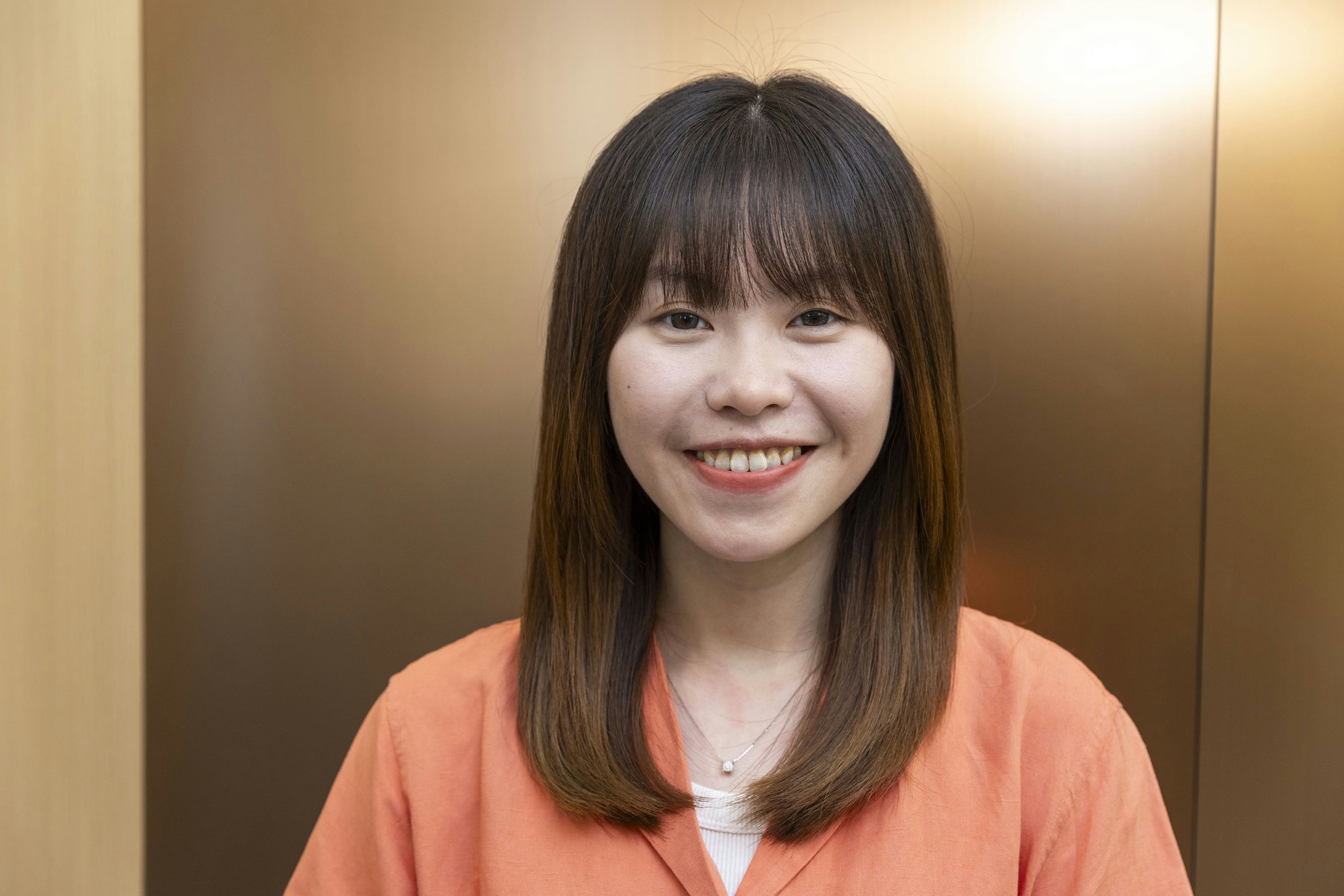 牙齒美白療程前。