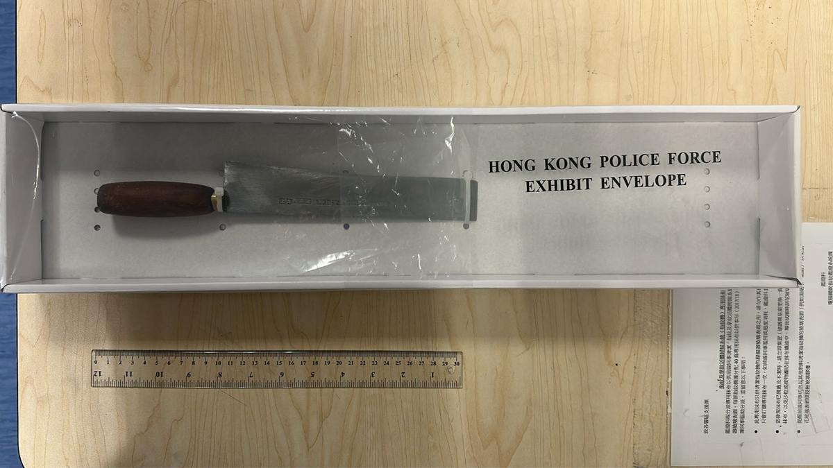 PTU深水埗截查可疑男女 檢獲西瓜刀和$600太空油煙彈 2人被捕