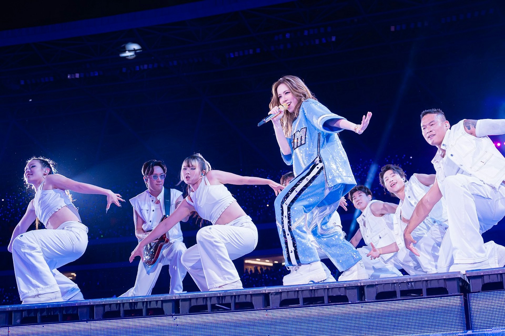 G.E.M.邓紫棋世界巡回演唱会预计开130场。 (IG:@gem0816)