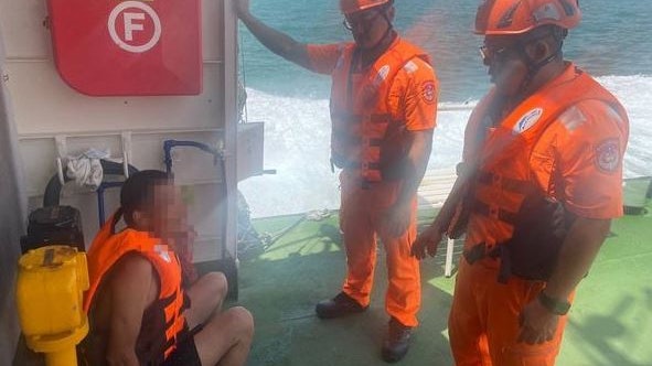 陆男身套游泳圈企图偷渡金门大胆岛 遭台海巡拦截逮捕