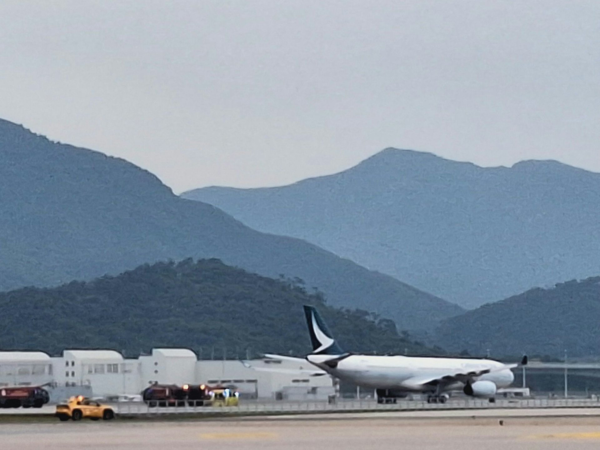 國泰航空一班由香港飛往印尼泗水的航機,航機起飛途中出現技術問題,需要終止起飛。(Facebook 香港機場實況討論區) 國泰航空一班由香港飛往印尼泗水的航機,航機起飛途中出現技術問題,需要終止起飛。(Facebook 香港機場實況討論區)