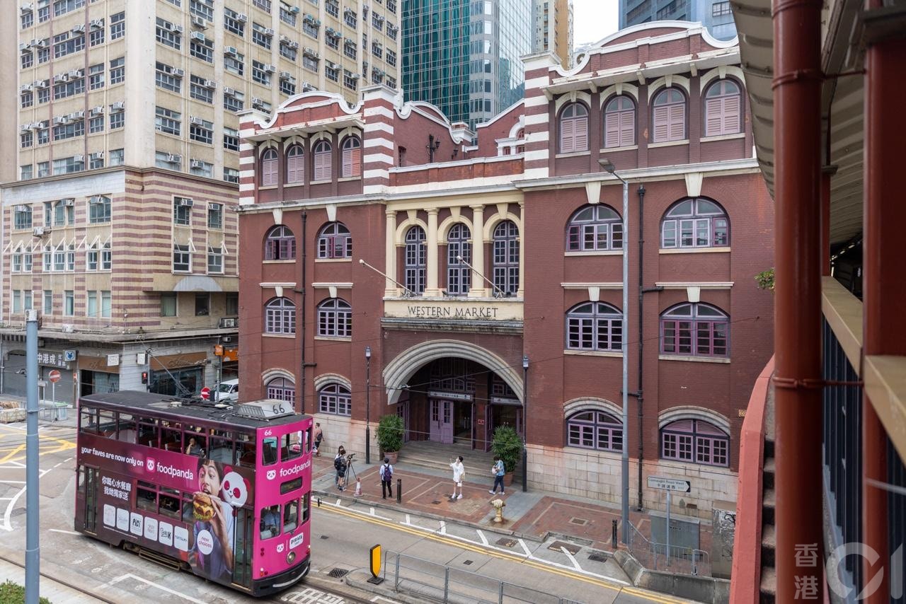 有近120年歷史、被列為法定古蹟的西港城，即將展開為期兩年的維修工程。（梁鵬威攝）