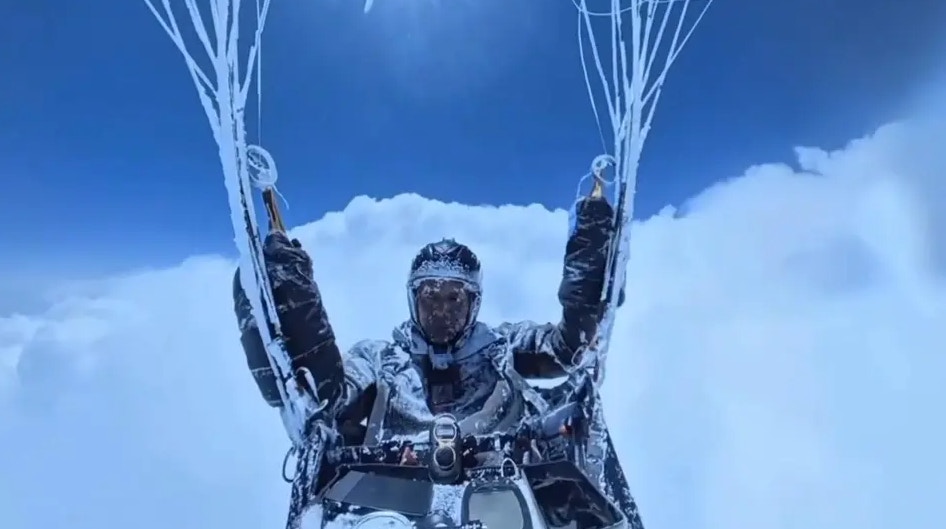 飛滑翔傘被吸至8598米高空! 男子全身結冰終着陸奇蹟生還|有片