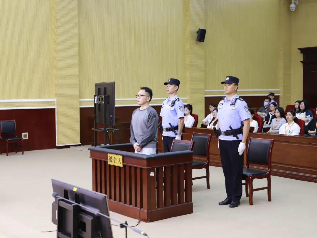 光大信託原董事長閆桂軍一審被控受賄2億 違規放貸63.9億