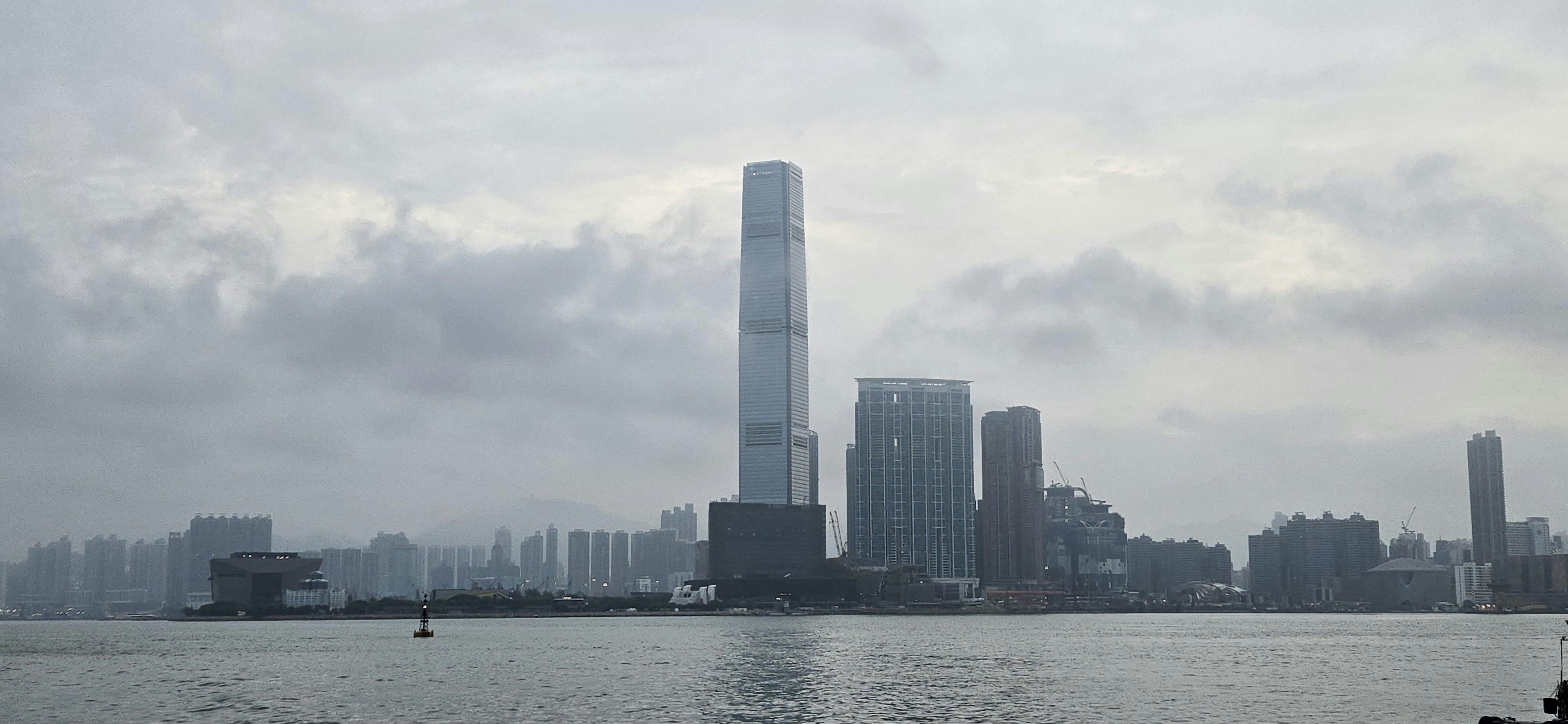 天氣|今午驟雨較密及有雷暴 局部地區較大雨 明與端午節頗大風