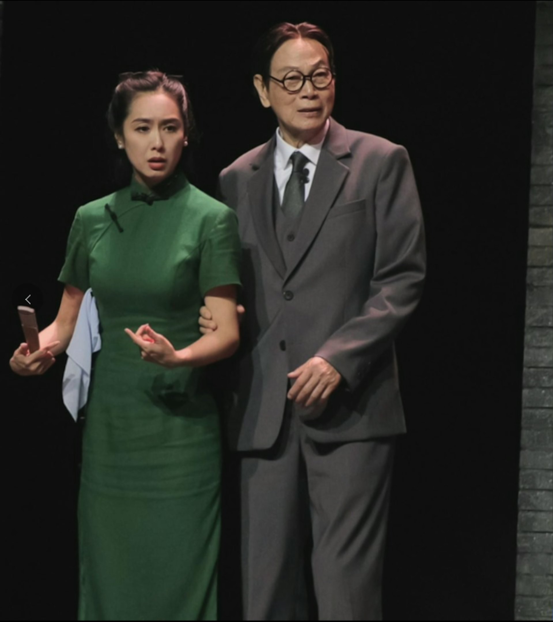 羅家英最近更與朱茵參演舞台劇《驢得水》,並作國內巡演。