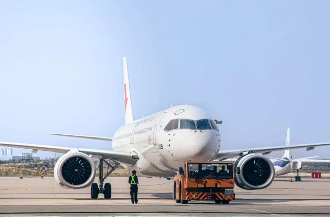 政府將引入8項人力短缺的技術工種專才來港，包括飛機維修技術員。(資料圖片)