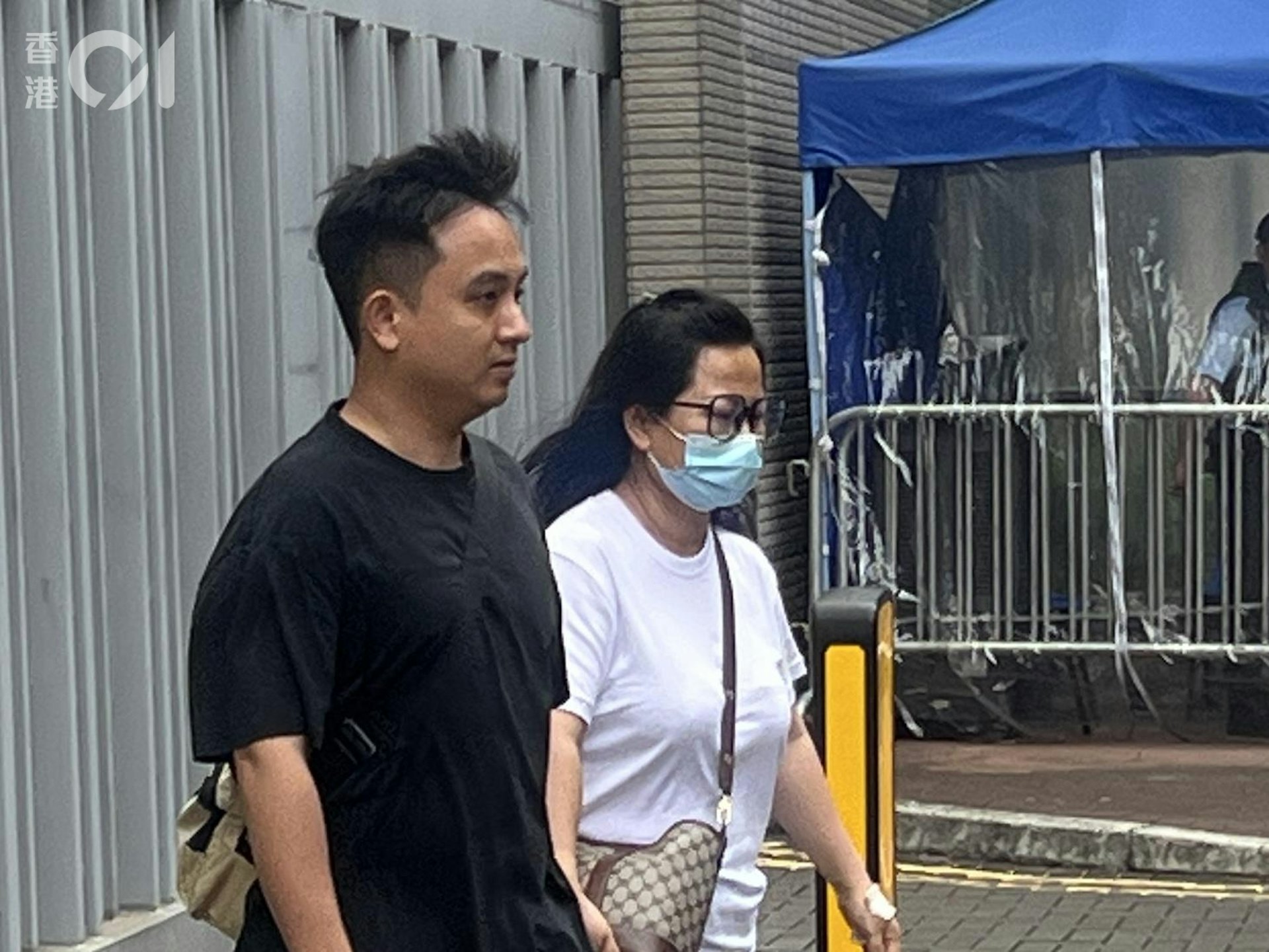 何太葉秀定(右)早前亦惹官非,獲准以5千元保釋。(陳蓉攝)