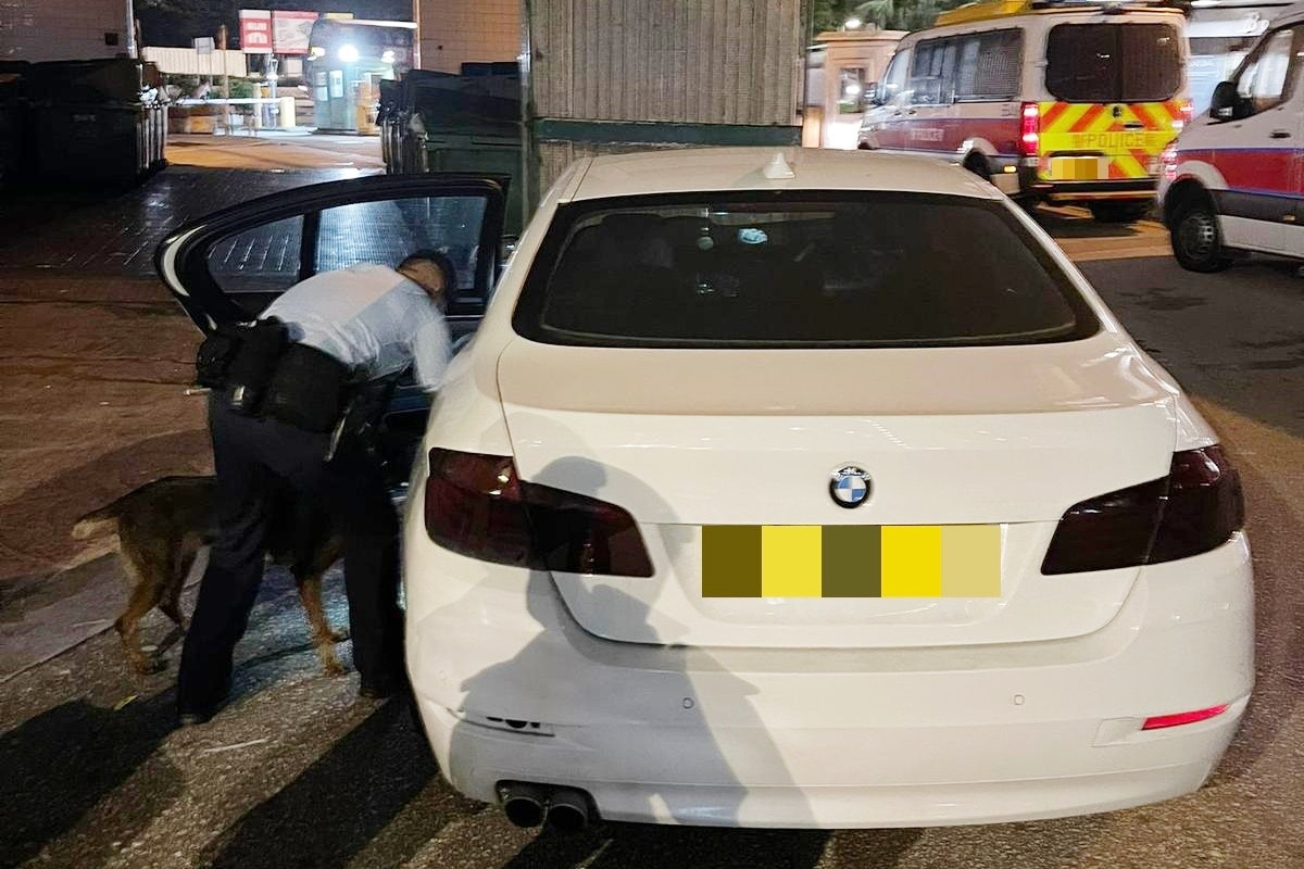 將軍澳景林邨警截查私家車揭藏「太空油」 車上4人全被捕