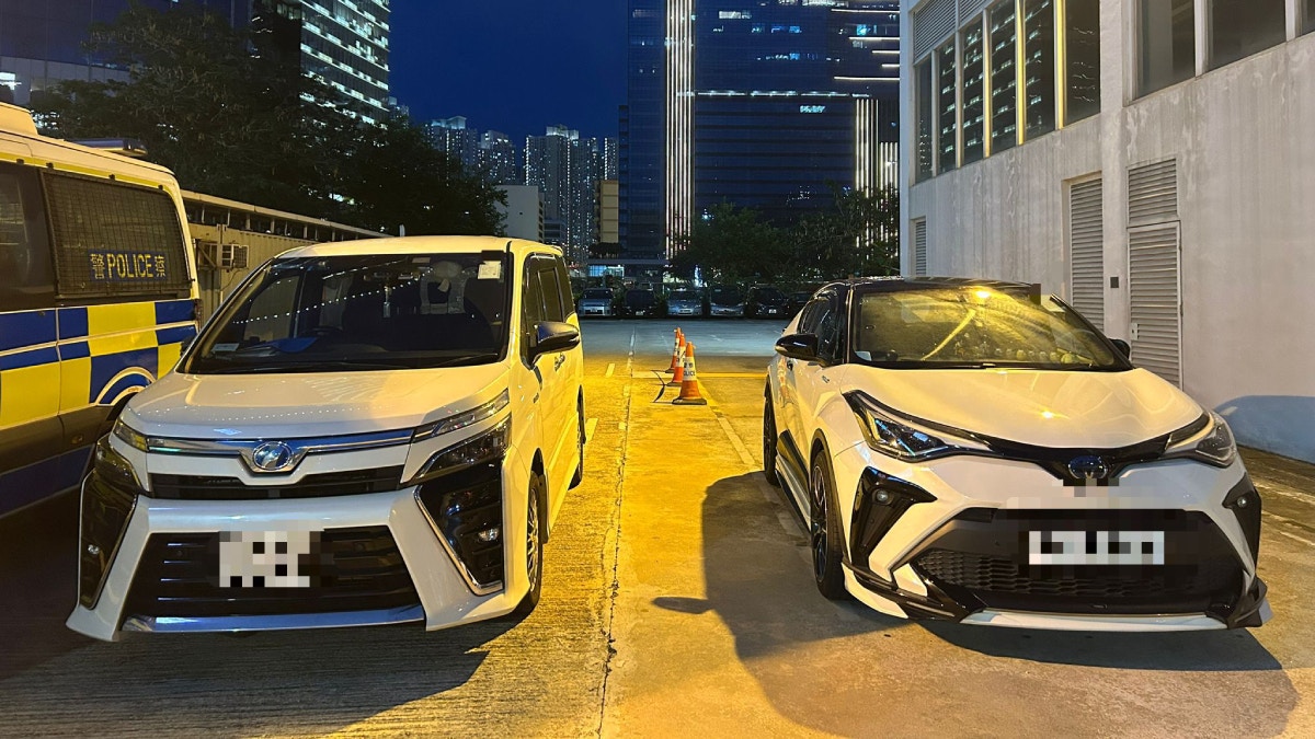 警尖沙咀「放蛇」打擊白牌車 拘兩司機扣查兩私家車