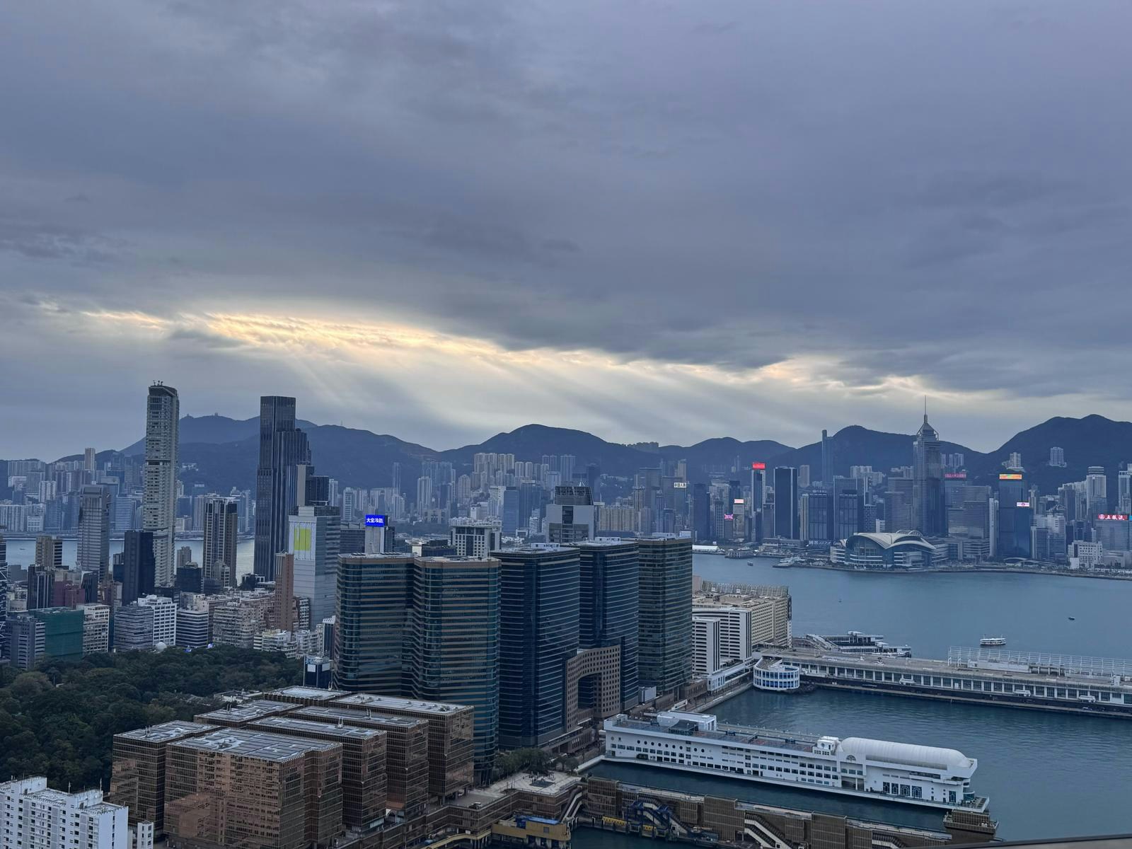 超低息期持續逆轉大局 樓市柳暗花明又一村|汪敦敬