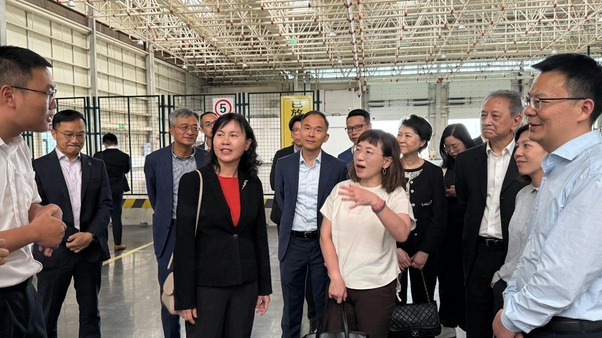 陳美寶訪成都探討航運物流合作 了解跨境電商平台處理貨物流程 陳美寶訪成都探討航運物流合作 了解跨境電商平台處理貨物流程