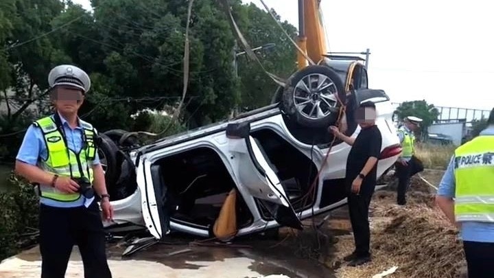江蘇新人婚禮前夕開車墮河 雙雙遇難