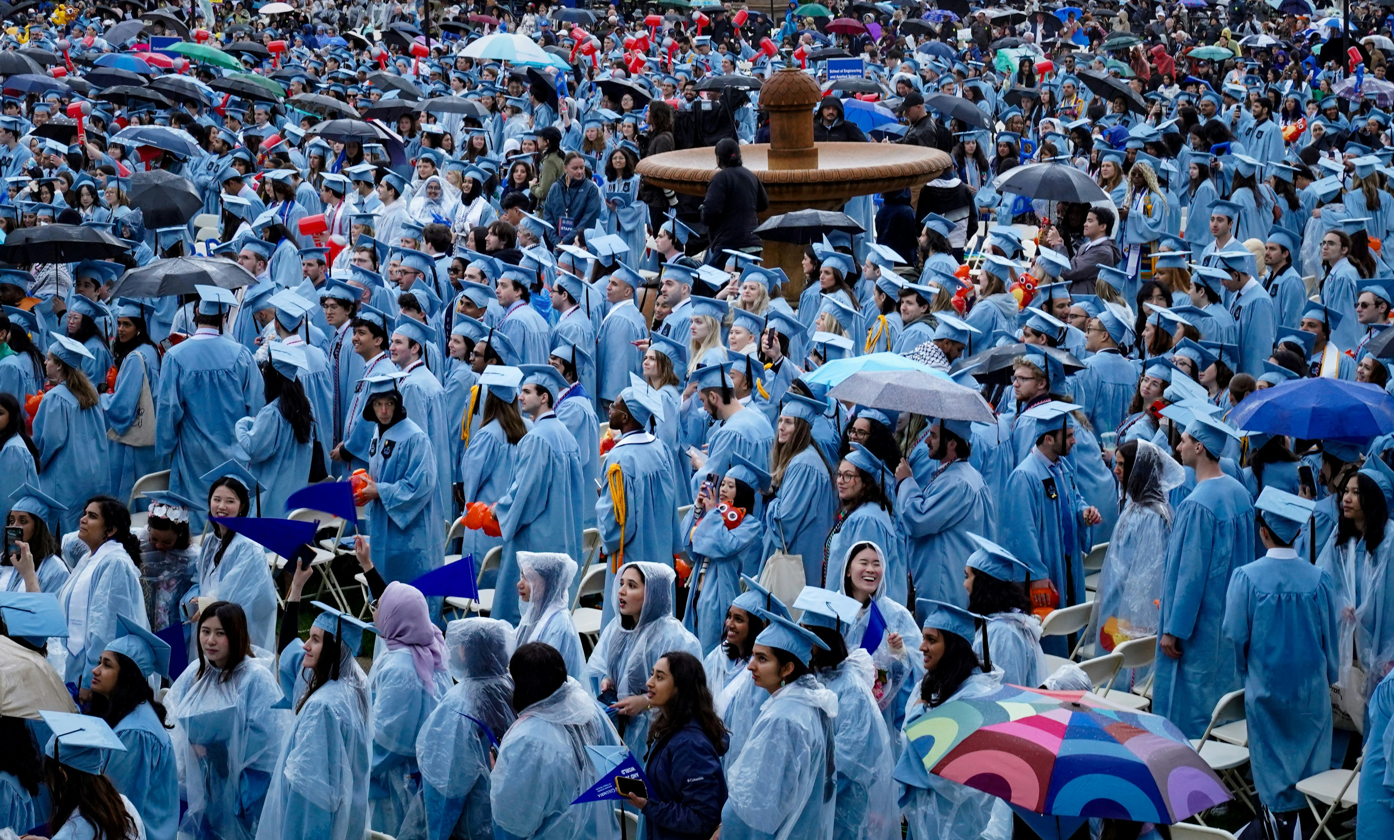 美國就業市場持續惡化25%失業者擁本科或以上學位創紀錄新高