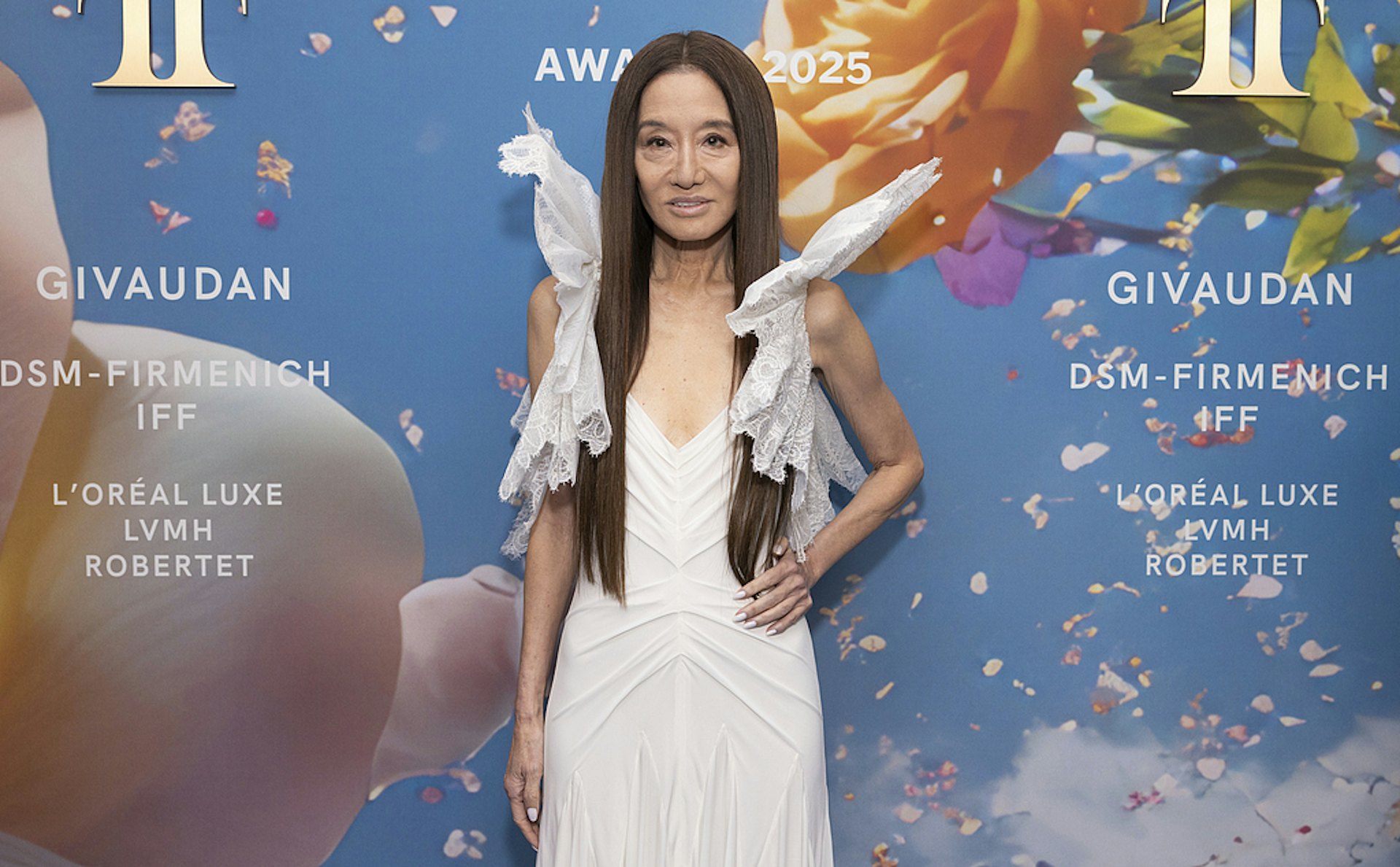 王薇薇(Vera Wang)亮相香水品牌活動,外型骨瘦如柴情況令人擔憂!(視覺中國) 王薇薇(Vera Wang)亮相香水品牌活動,外型骨瘦如柴情況令人擔憂!(視覺中國)