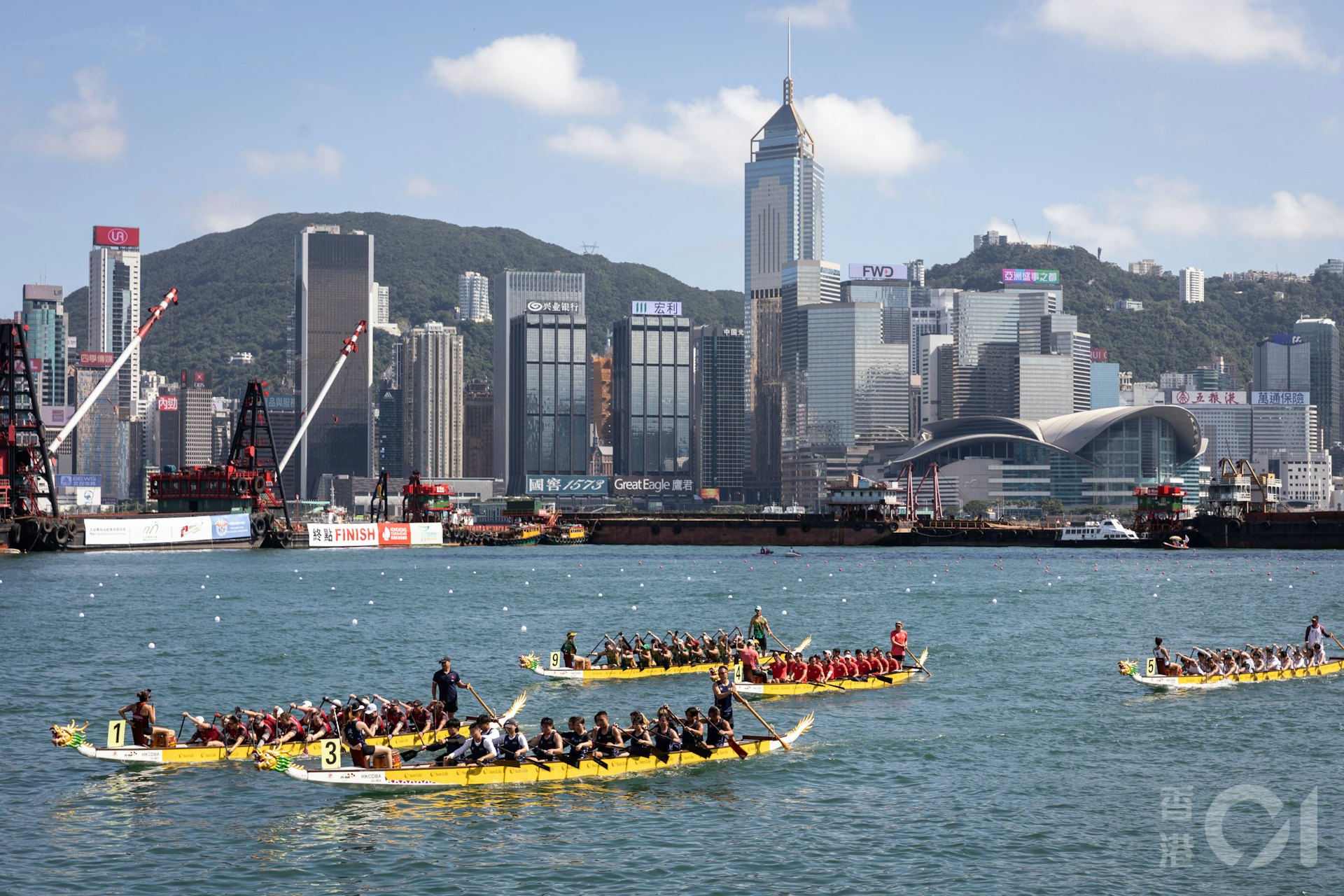 永明香港國際龍舟邀請賽6月7日起一連兩日在尖東海濱舉行。(廖雁雄攝) 永明香港國際龍舟邀請賽6月7日起一連兩日在尖東海濱舉行。(廖雁雄攝)