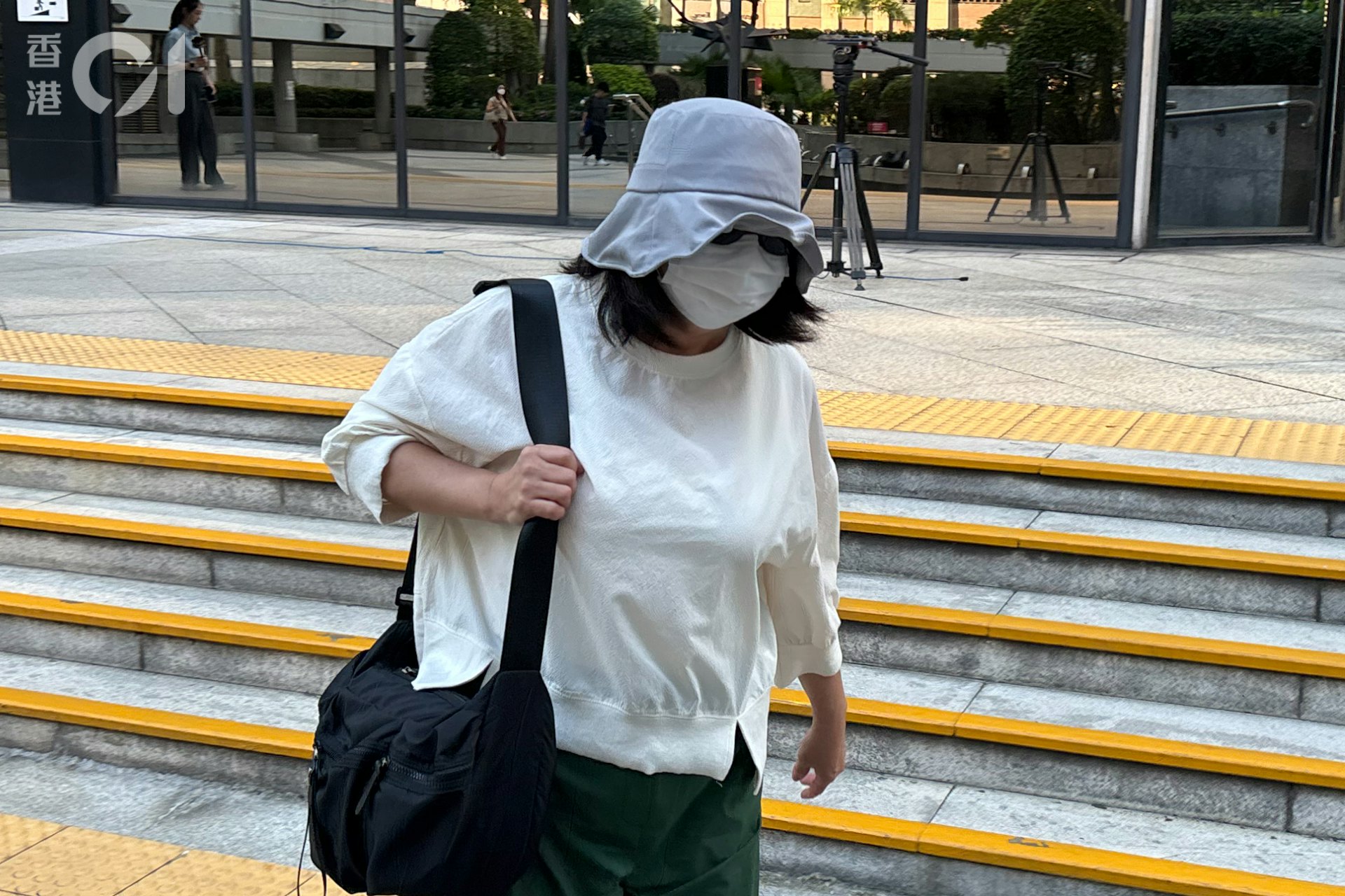 被告李瑞香被控方指為求脫罪抹黑蔡天鳳時,她即含淚否認。(朱棨新攝) 被告李瑞香被控方指為求脫罪抹黑蔡天鳳時,她即含淚否認。(朱棨新攝)