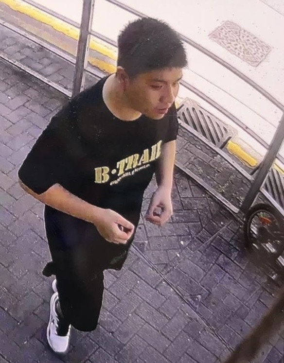 失蹤人士最後露面身穿黑色上衣、黑色短褲及白色鞋。（警方提供）