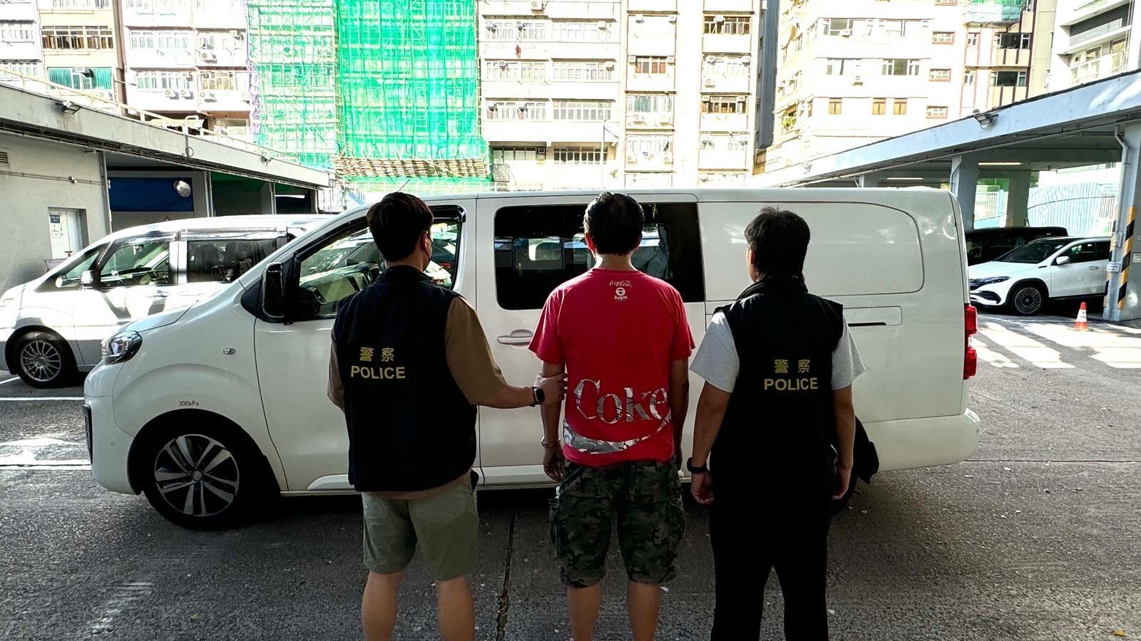 旺角警搗砵蘭街淫竇檢帳簿 拘控56歲男管理人 旺角警搗砵蘭街淫竇檢帳簿 拘控56歲男管理人