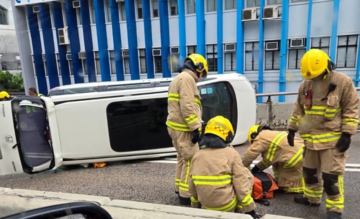 何文田公主道天橋七人車翻側 擋兩行車線 往獅子山隧道一度封閉