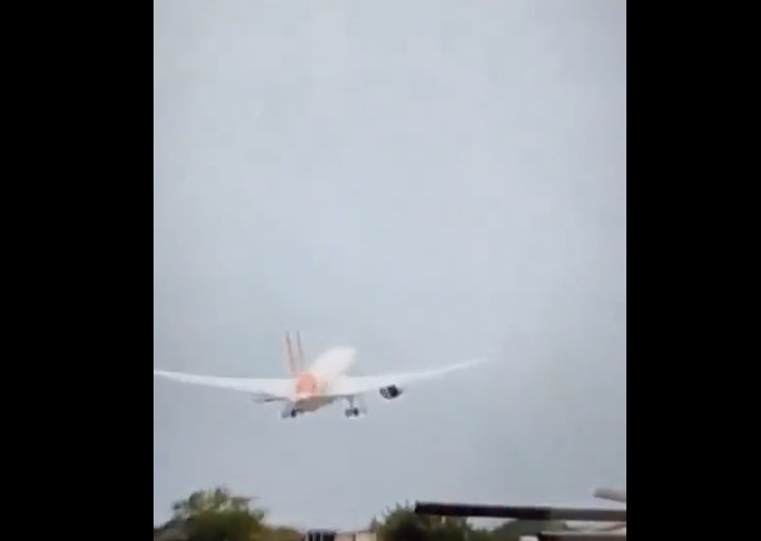 2025年6月12日,印度航空一架飞往英国伦敦的飞机在印度西部艾哈迈达巴德机场附近坠毁。(X@BNONews)