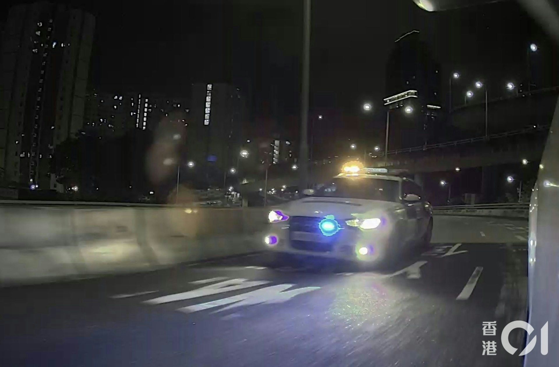 退役警車涉非法賽車|8車時速逾120公里狂飆 警拘29歲車主等8人
