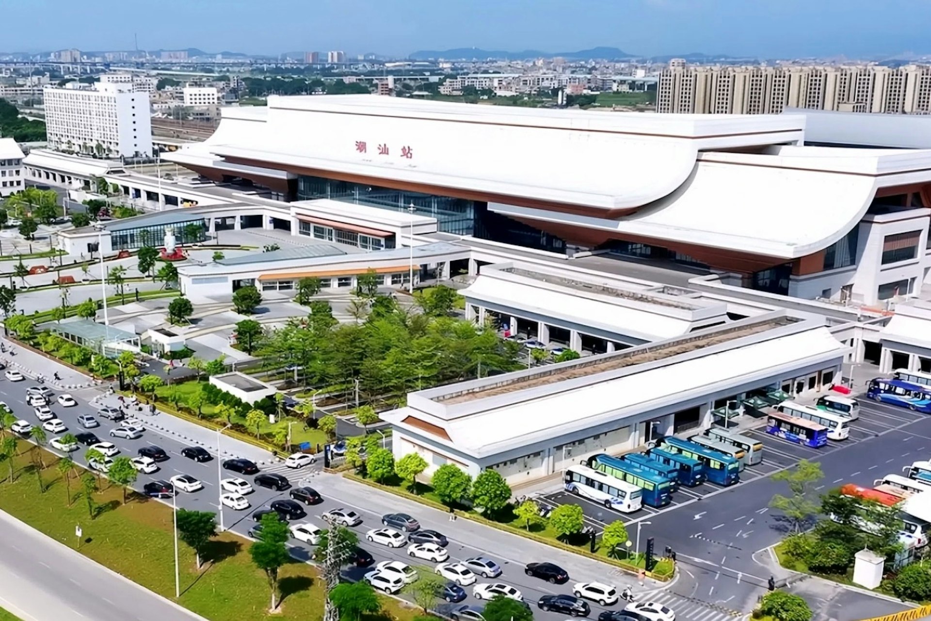 潮汕站是廈深鐵路主要中途站,曾是潮州、汕頭和揭陽三市民眾出行的主要高鐵站。(網上圖片) 潮汕站是廈深鐵路主要中途站,曾是潮州、汕頭和揭陽三市民眾出行的主要高鐵站。(網上圖片)