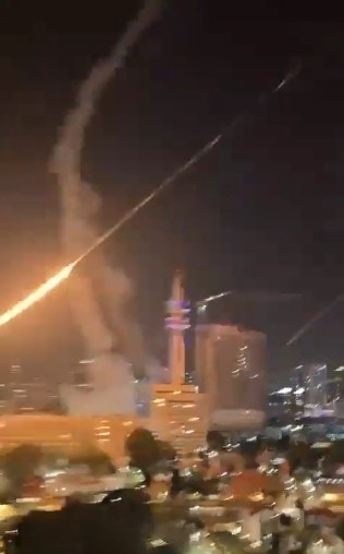 伊朗反攻以色列3死150傷以軍總部一帶遭導彈襲擊影片曝光