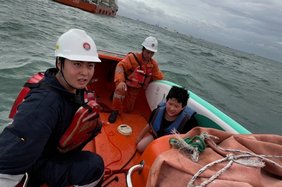 海南10歲男童颱風天划直立板 獨自漂流5小時後獲救