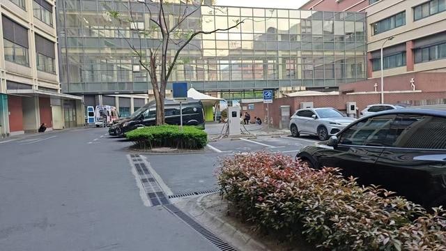 民營救護車跨省轉運重症兒 江西父質疑800公里收費2.8萬且無收據 民營救護車跨省轉運重症兒 江西父質疑800公里收費2.8萬且無收據