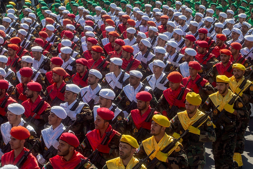 2025年4月18日,伊朗德黑蘭,陸軍、海軍、空軍和特種部隊士兵在建軍節閲兵式上進行閲兵。(Getty)