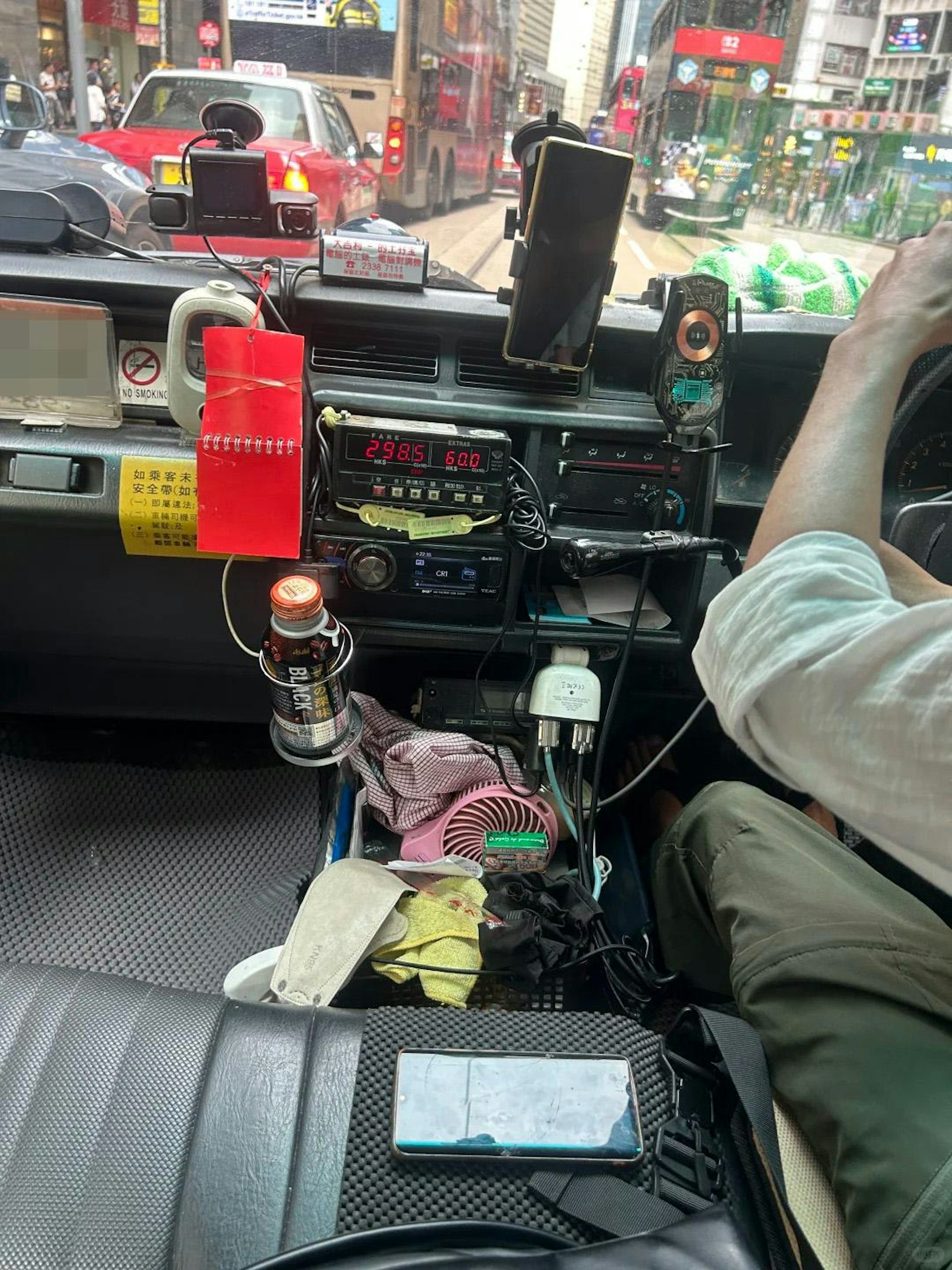 樓主指司機沒有找續或提醒,更在她下車取行李後馬上開車離開。(小紅書)