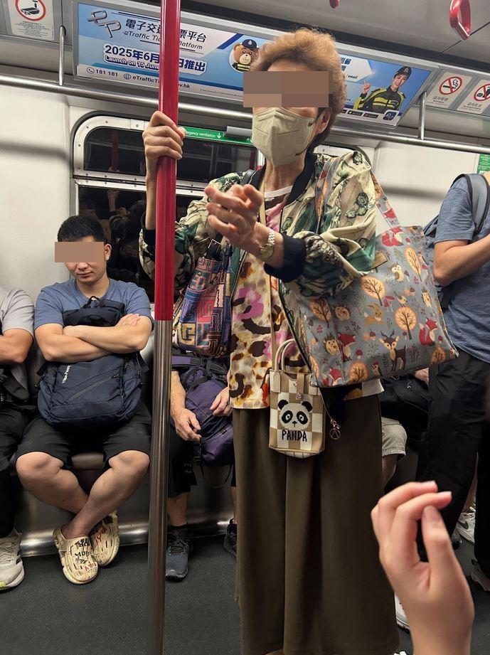 樓主坐在「非關愛座」的普通座位，詎料有1名阿婆不斷拍她的隻手要求讓座。（waya_little_things／Threads）