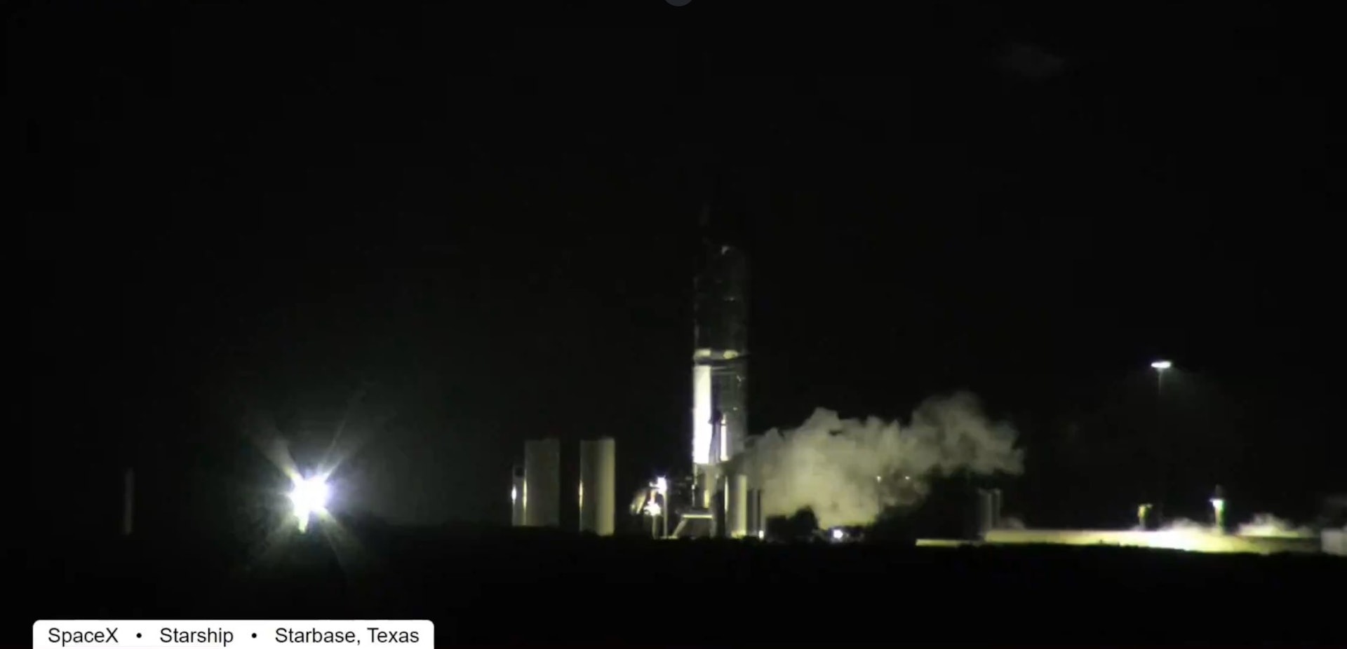 世界首富馬斯克(Elon Musk)旗下太空探索科技公司(SpaceX)的星艦(Starship)火箭6月18日晚上在測試期間發生爆炸(影片截圖) 世界首富馬斯克(Elon Musk)旗下太空探索科技公司(SpaceX)的星艦(Starship)火箭6月18日晚上在測試期間發生爆炸(影片截圖)