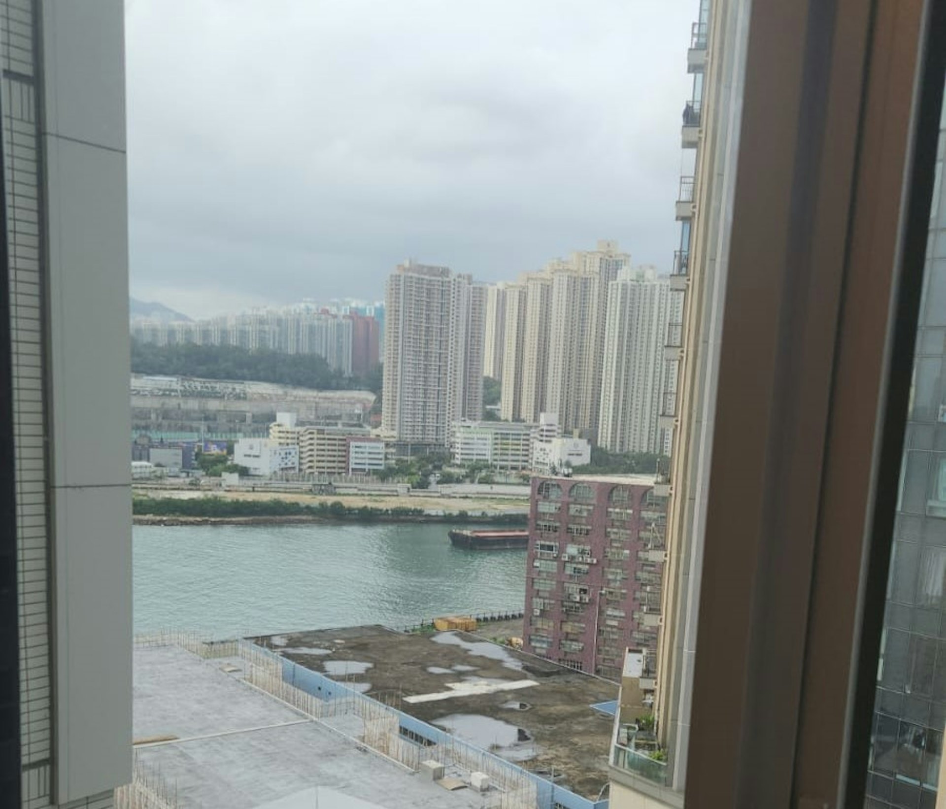 單位望都市景以及少量海景。 單位望都市景以及少量海景。