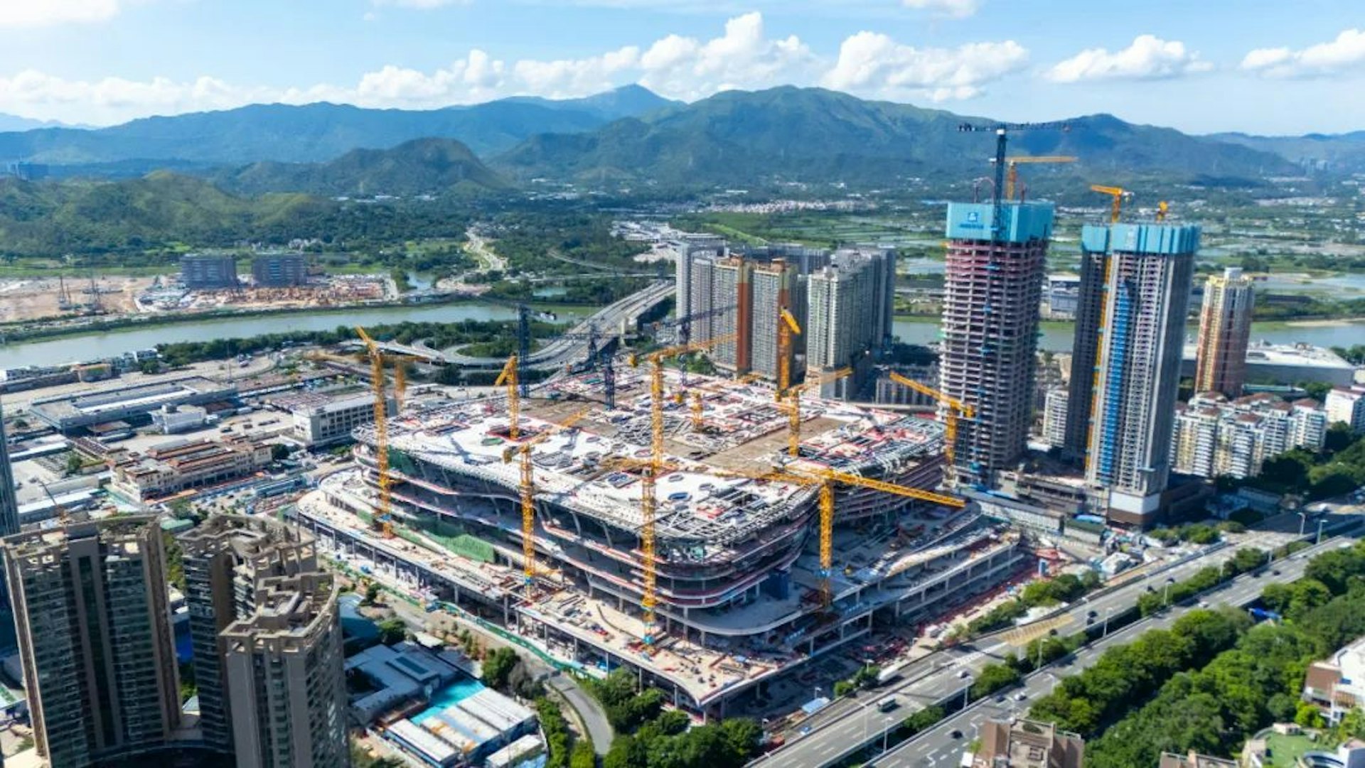 新皇崗口岸聯檢大樓正在施工。(中建科工) 新皇崗口岸聯檢大樓正在施工。(中建科工)