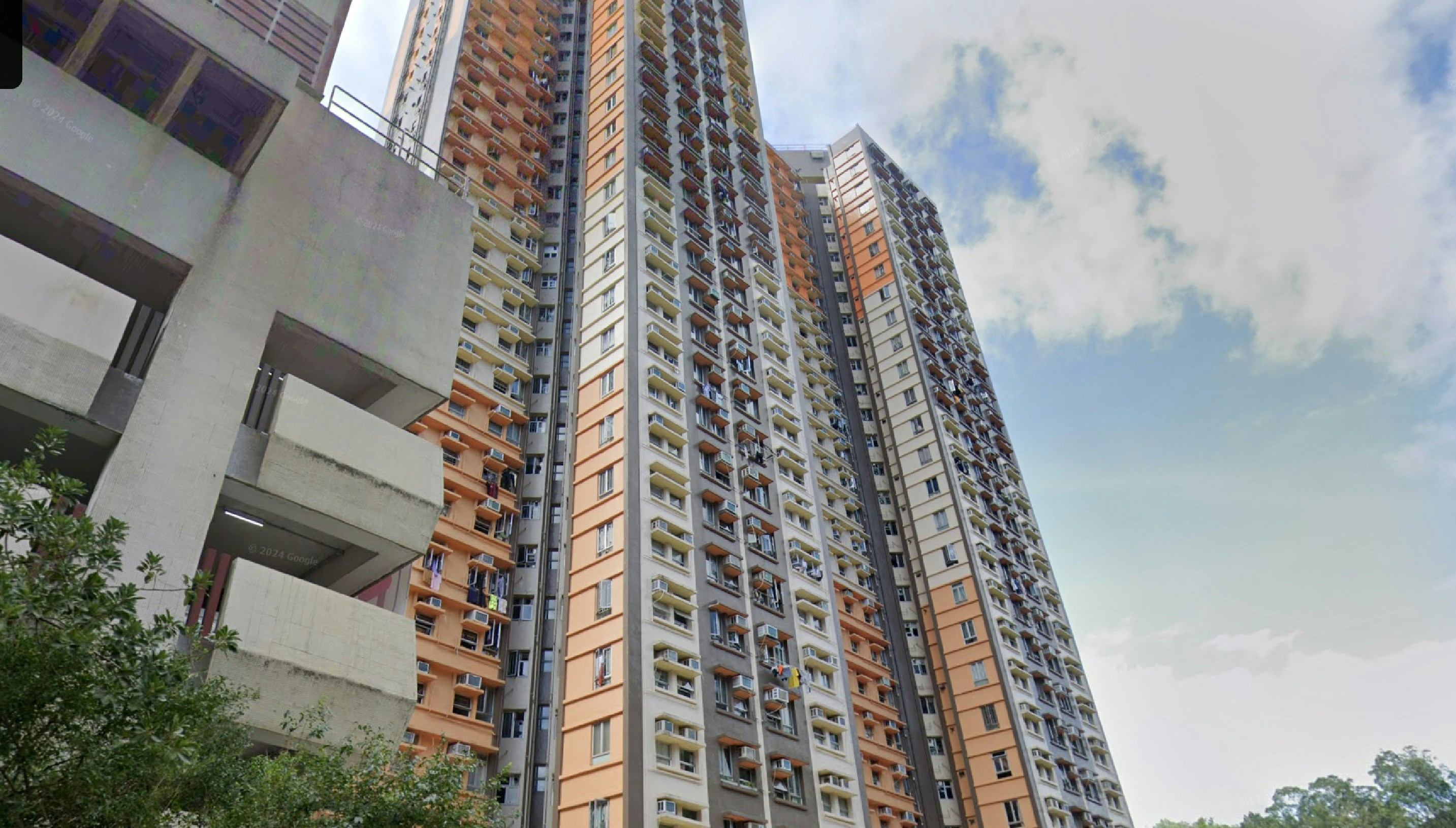振華道樂雅苑一名男住戶，被家人發現昏倒床上，送院後不治。（Google Map 街景截圖）